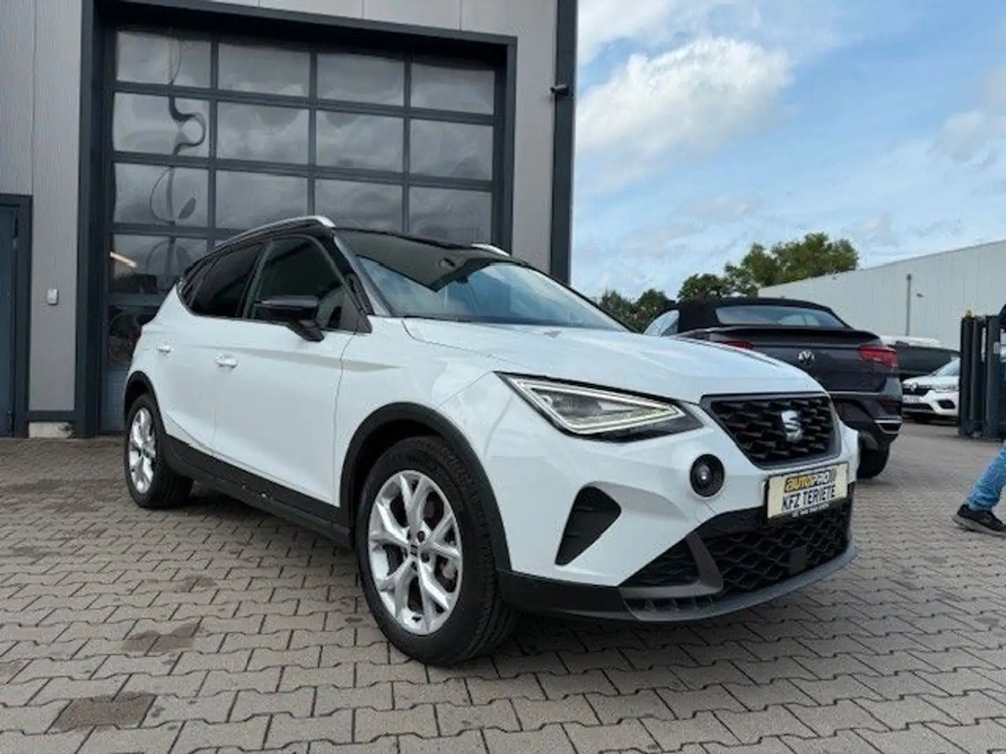 SEAT Arona 1.0 ecotsi FR LED ACC DAB Blanco - 1