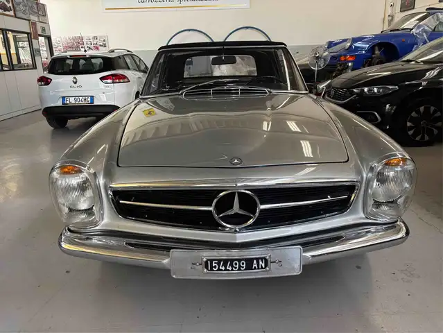 Mercedes-Benz SL 230 pagoda