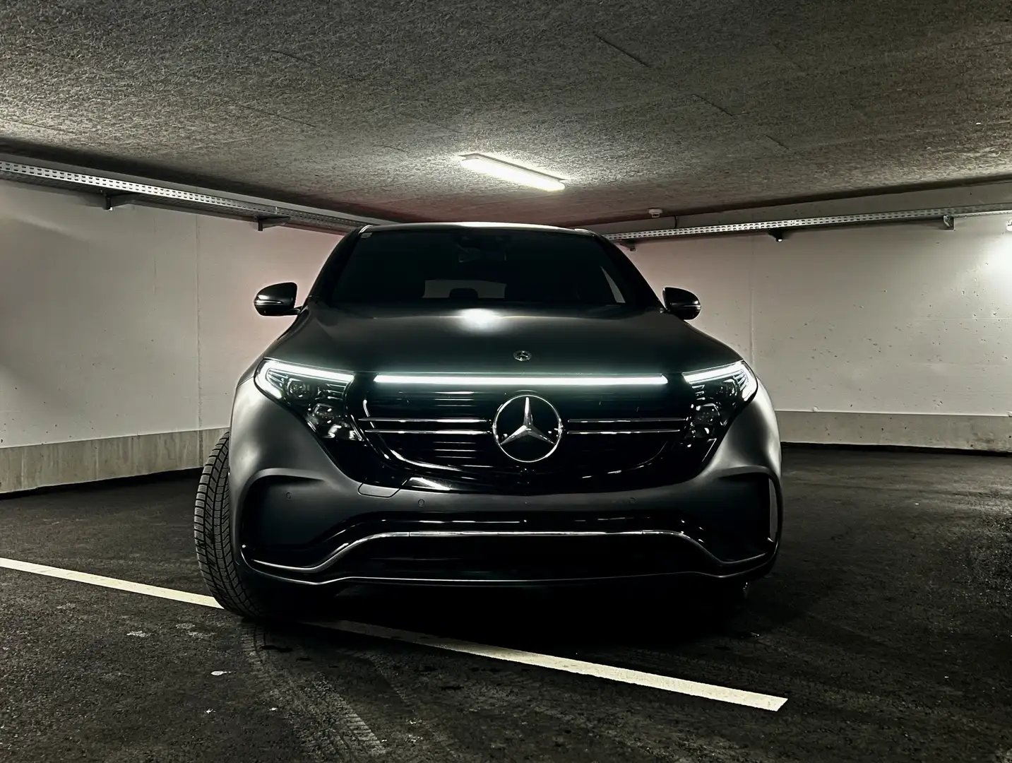 Mercedes-Benz EQC 400 Mercedes EQC 400 4MATIC AMG Line | MANUFAKTUR sele Grau - 2