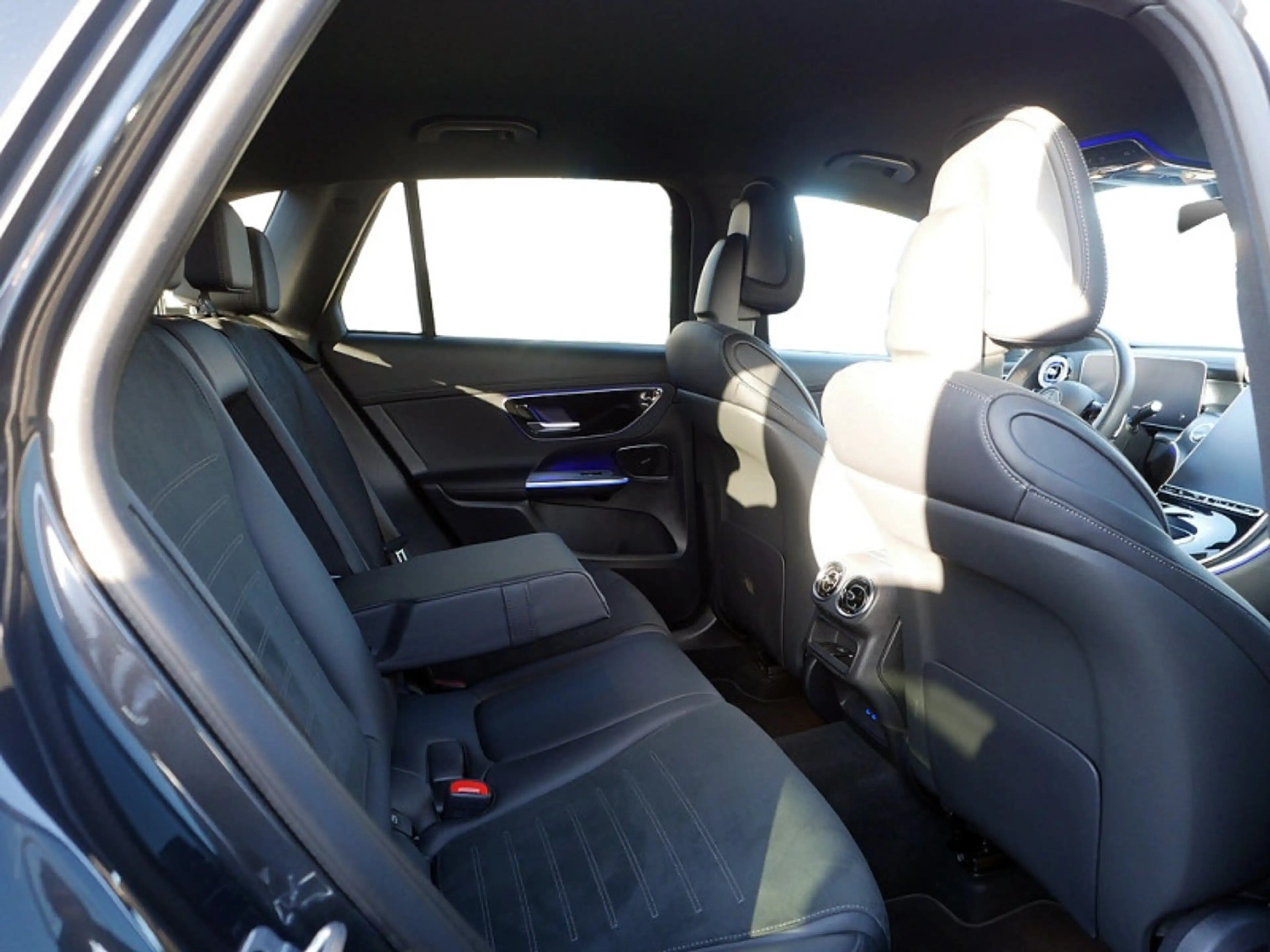 Mercedes-Benz GLC 220 d 4M AMG MEMO 360 AHK DISTR KAMERA SPUR — photo 9