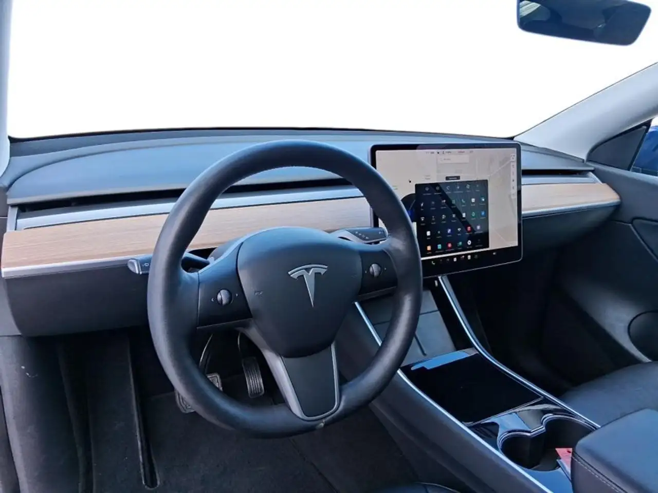 Tesla Model Y снимка Tesla Model Y