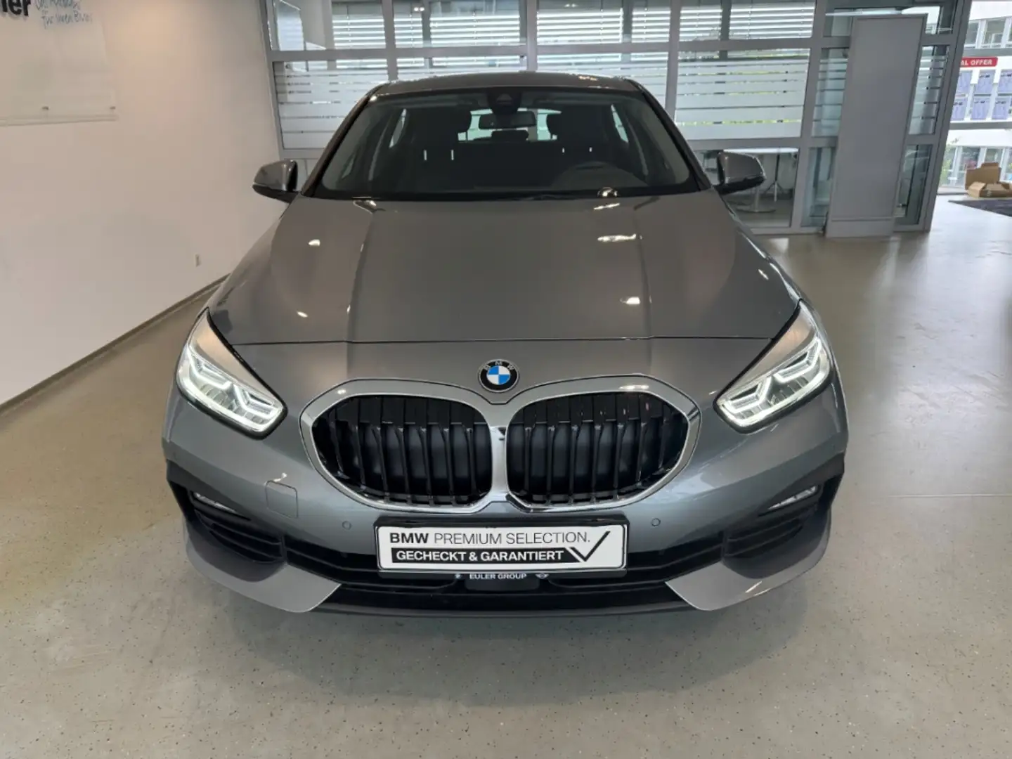 BMW 116 iA Advantage+Comfort 17'' HiFi LCProf LenkHzg aut. Grau - 2