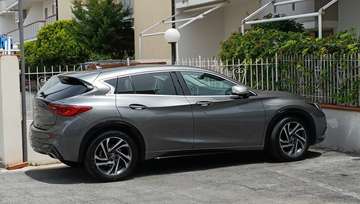 Q30 1.5d Premium City Black 109cv