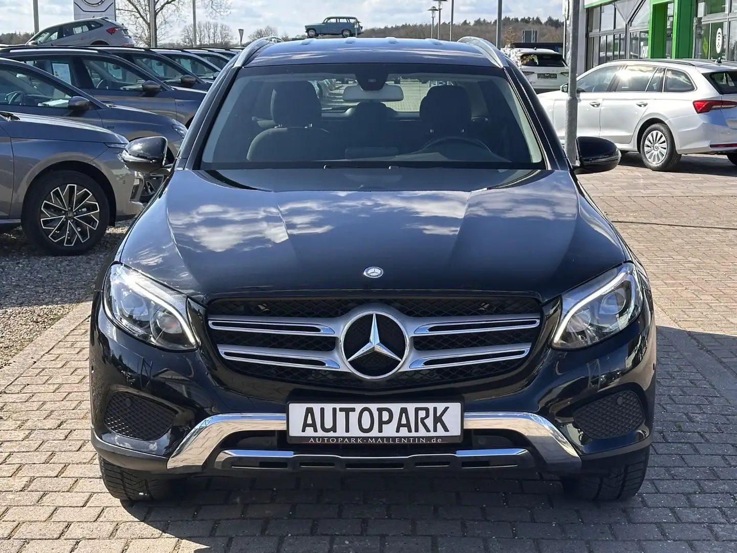 Mercedes-Benz GLC 220 d 4Matic  Off-Road-Styling-Paket Schwarz - 2
