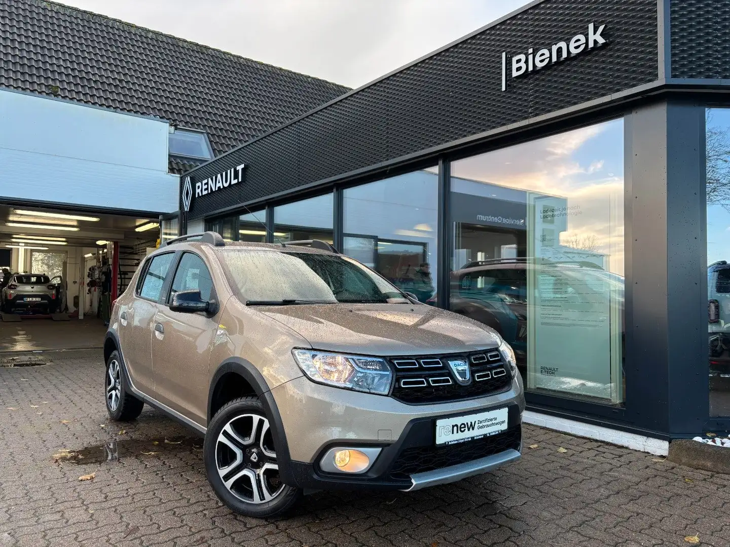 Dacia Sandero Stepway Celebration TCe 90 Beige - 2