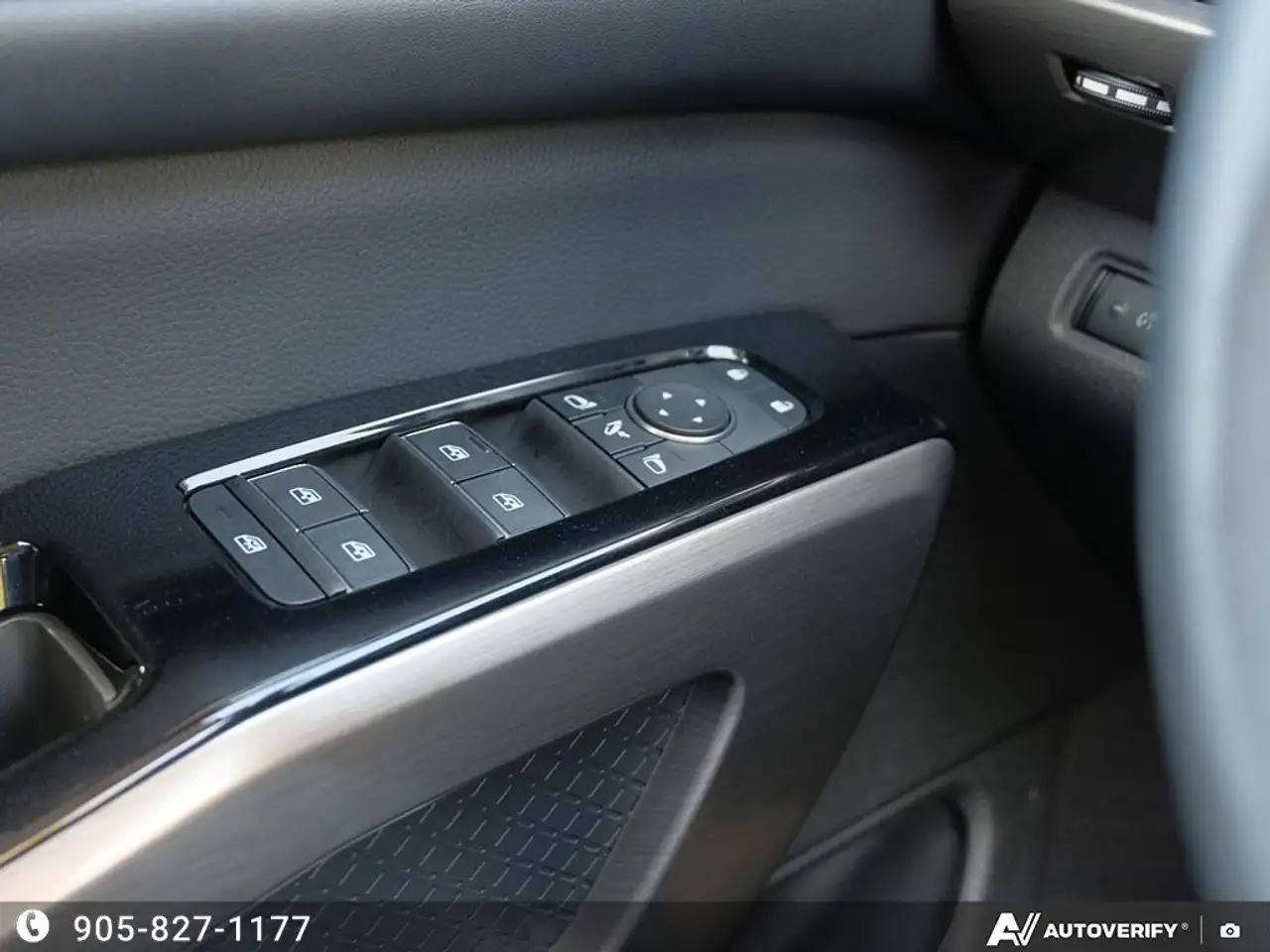 Nissan Pathfinder снимка Nissan Pathfinder