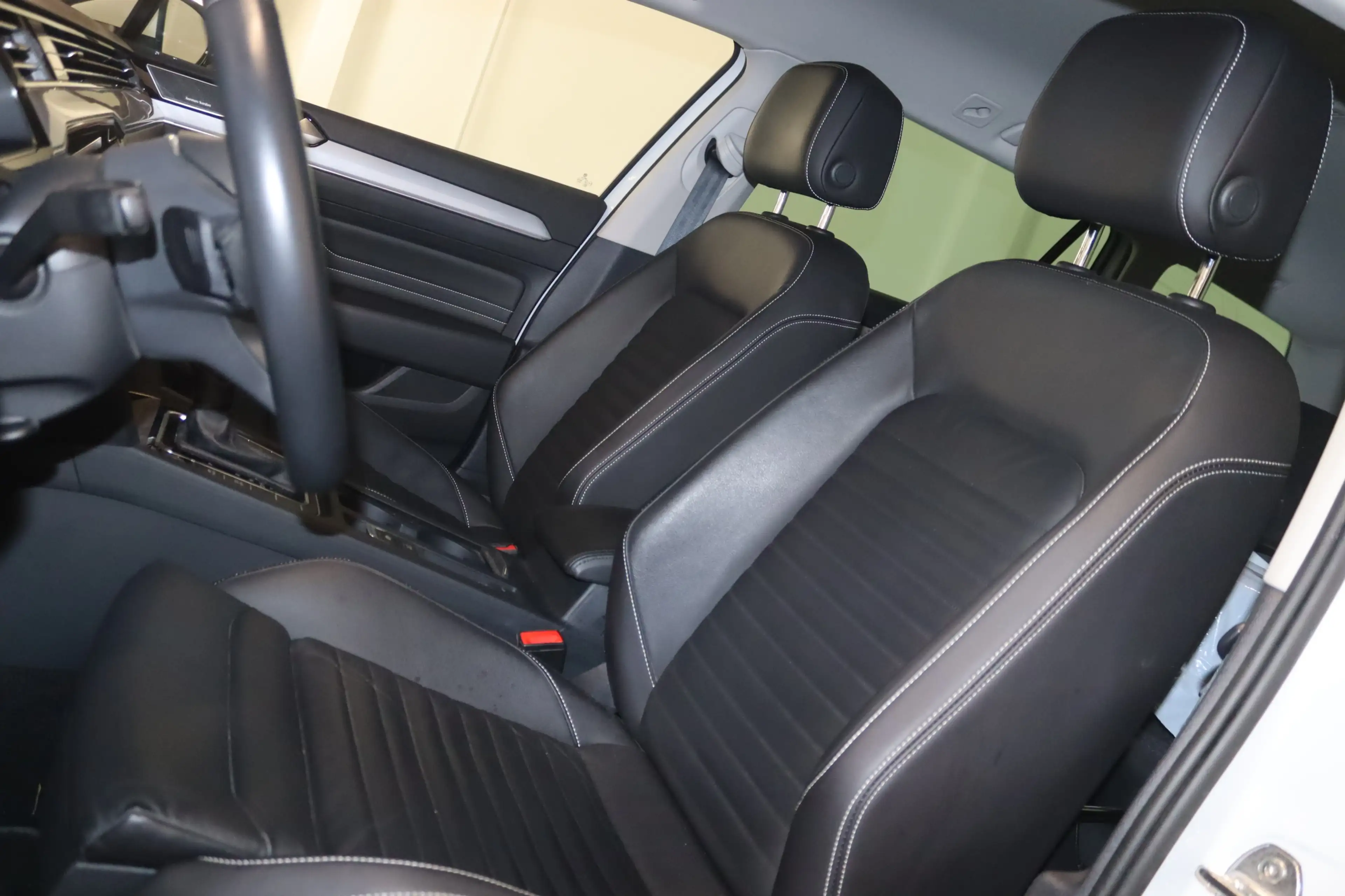 Volkswagen Passat 2.0 TDI R-Line 4M.-VIRT.-NAV-IQ-H K-AHK- — photo 4