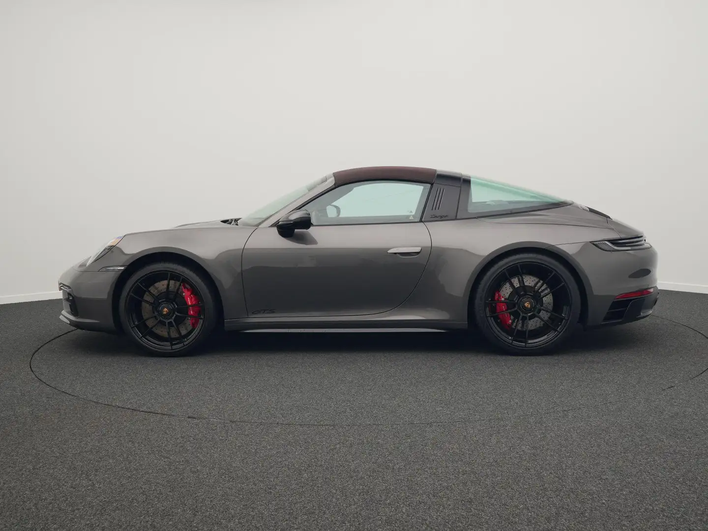 Porsche 992 Targa 4 GTS Grijs - 2