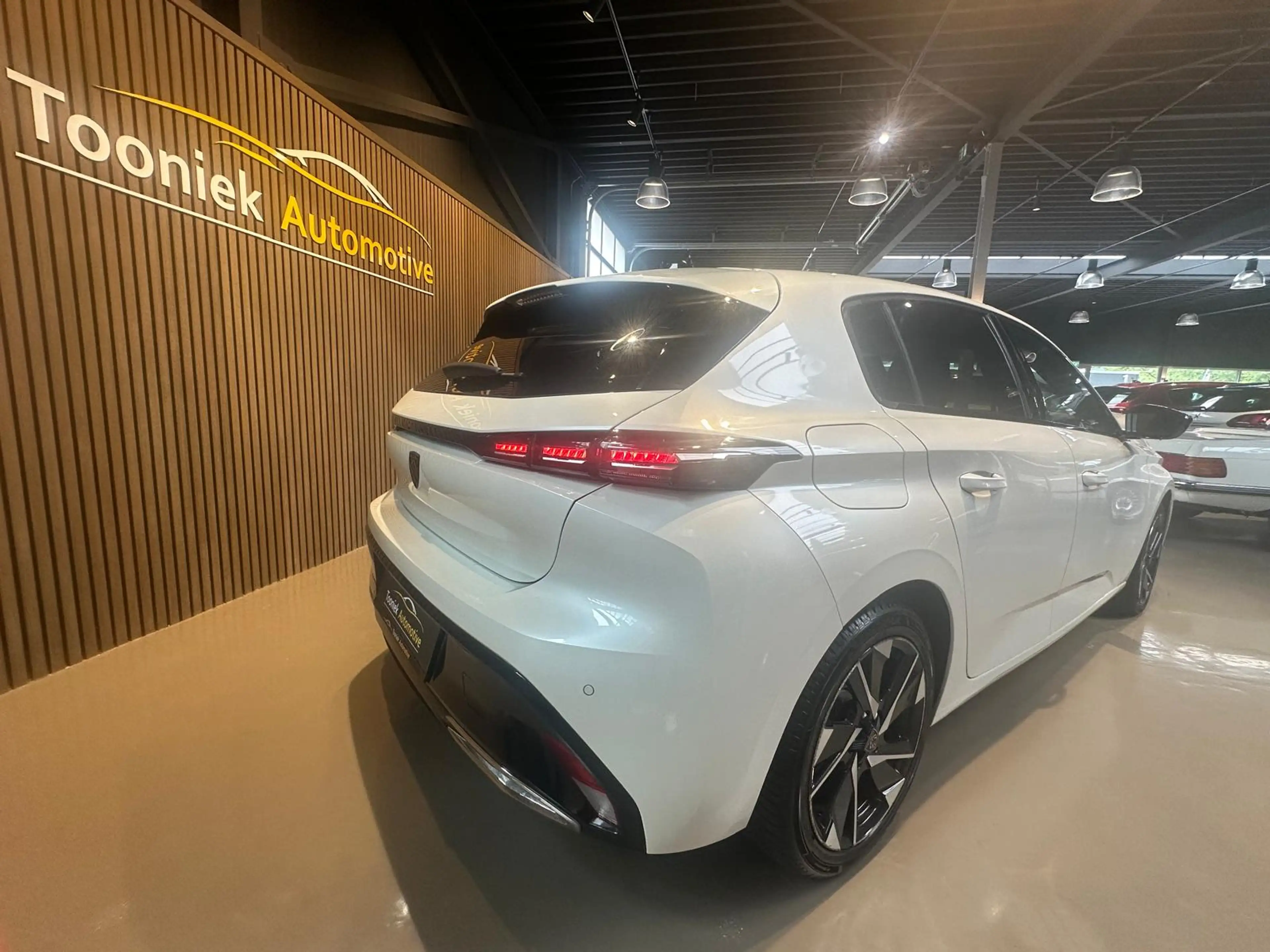 Peugeot 308 1.2 PureTech Allure Pack Business — photo 16