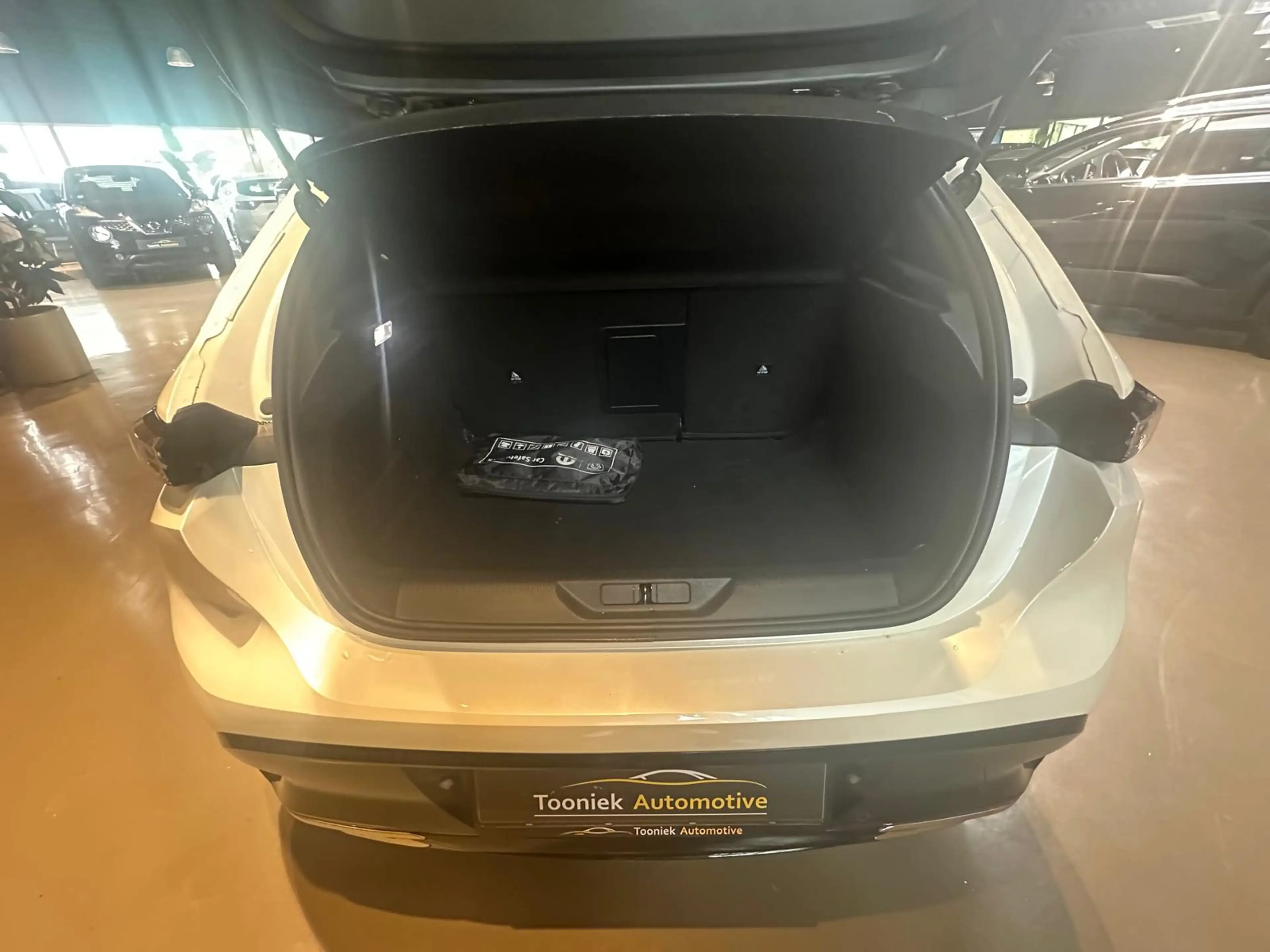 Peugeot 308 1.2 PureTech Allure Pack Business — photo 14