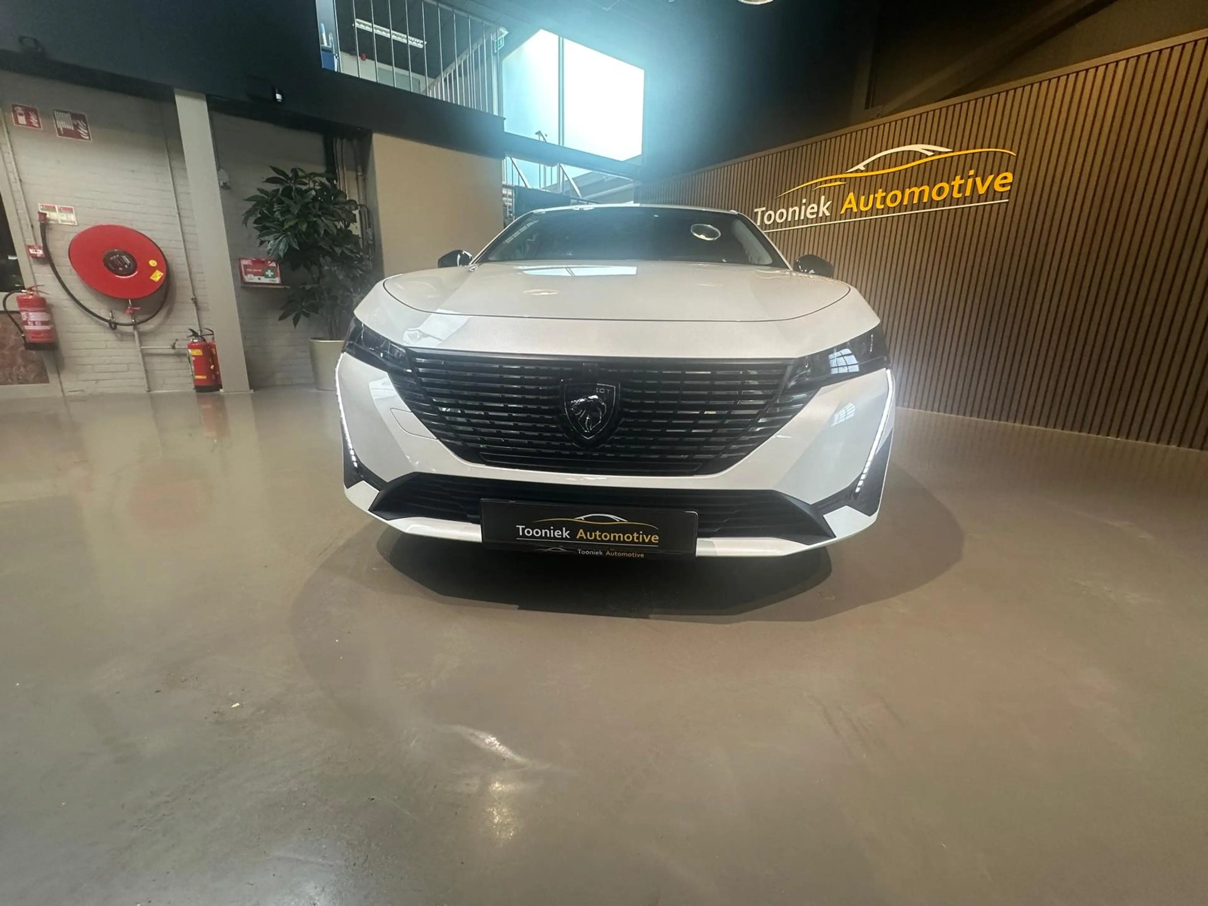 Peugeot 308 1.2 PureTech Allure Pack Business — photo 6