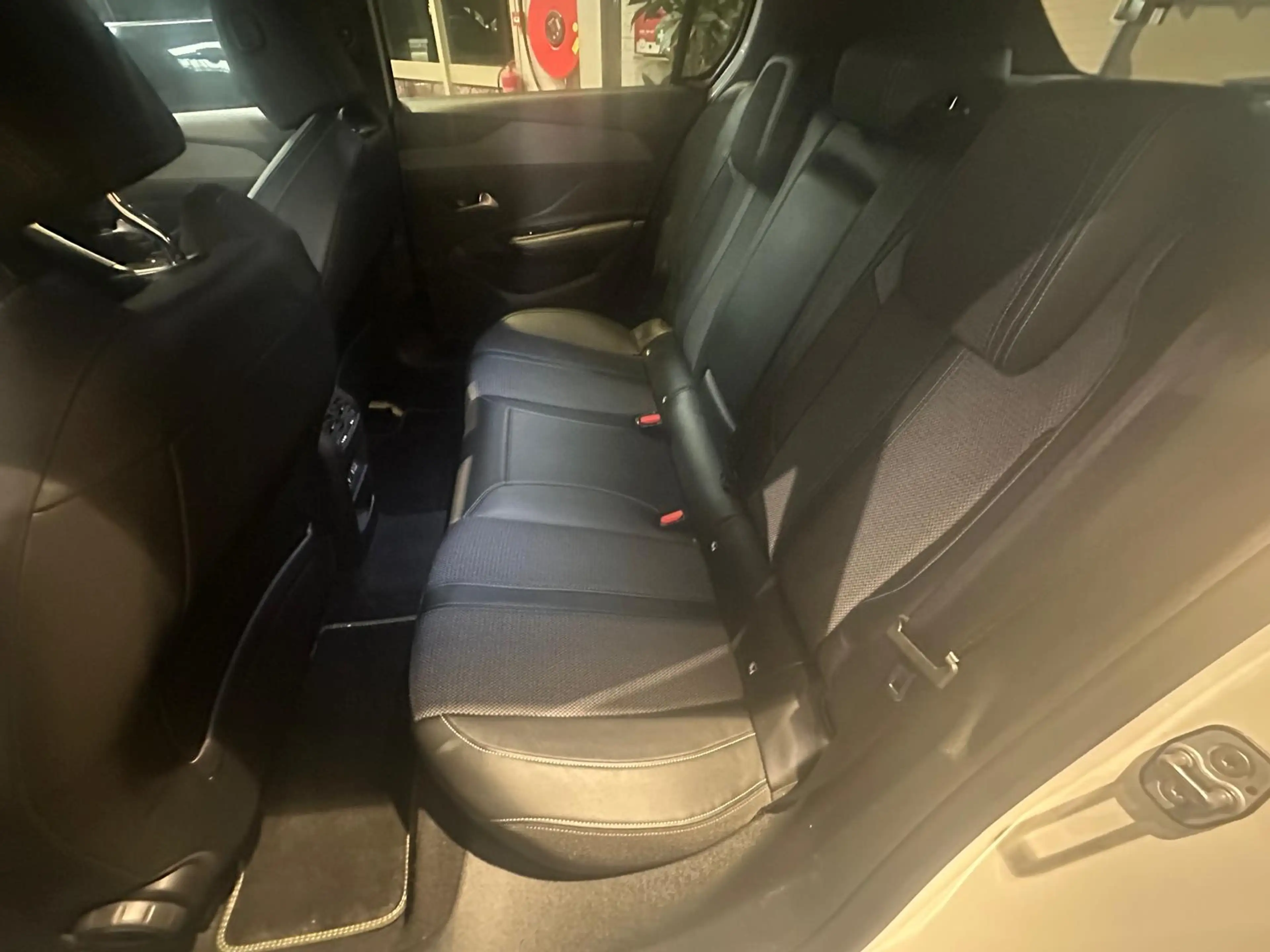 Peugeot 308 1.2 PureTech Allure Pack Business — photo 12