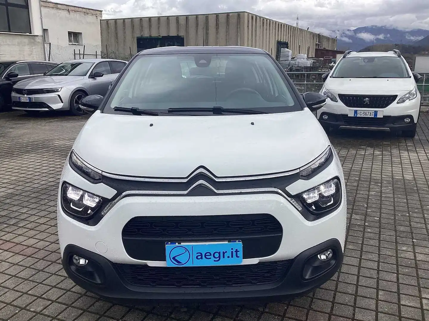 Citroen C3 3ª serie PureTech 110 S&S EAT6 Shine Weiß - 2