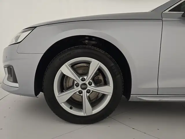 Audi A4 Avant view 8