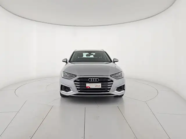 Audi A4 Avant view 7