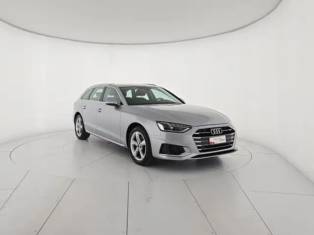 Audi A4 Avant view 6
