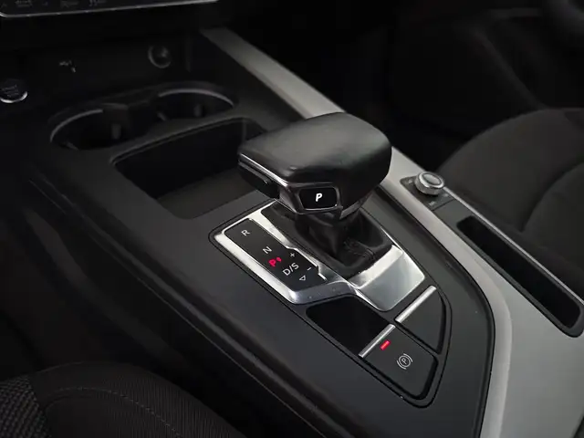 Audi A4 Avant view 12