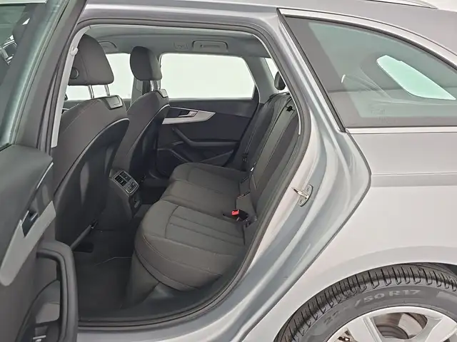 Audi A4 Avant view 10