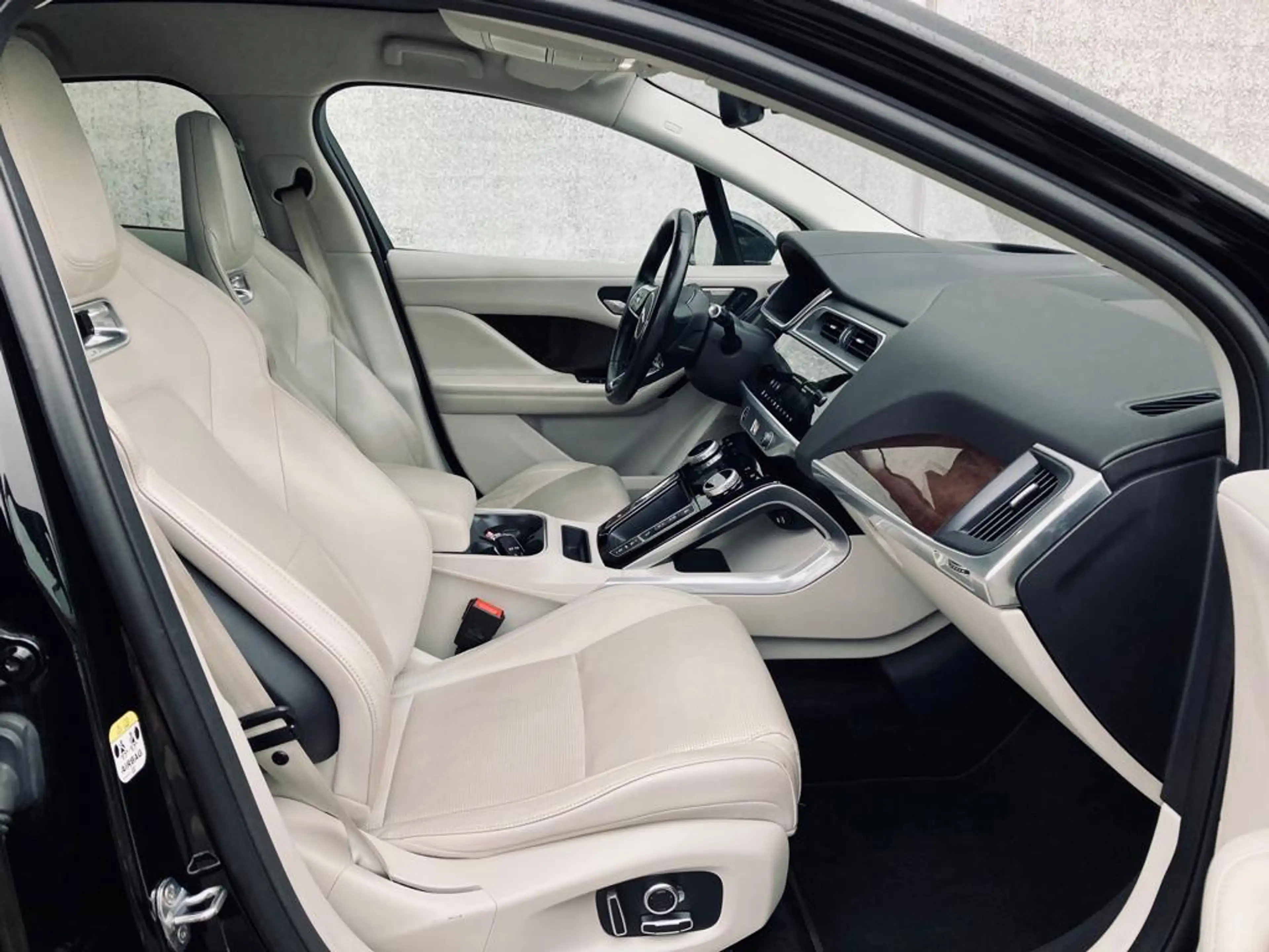 Jaguar I-Pace HSE-Approved 24 mois-disponibl — photo 8