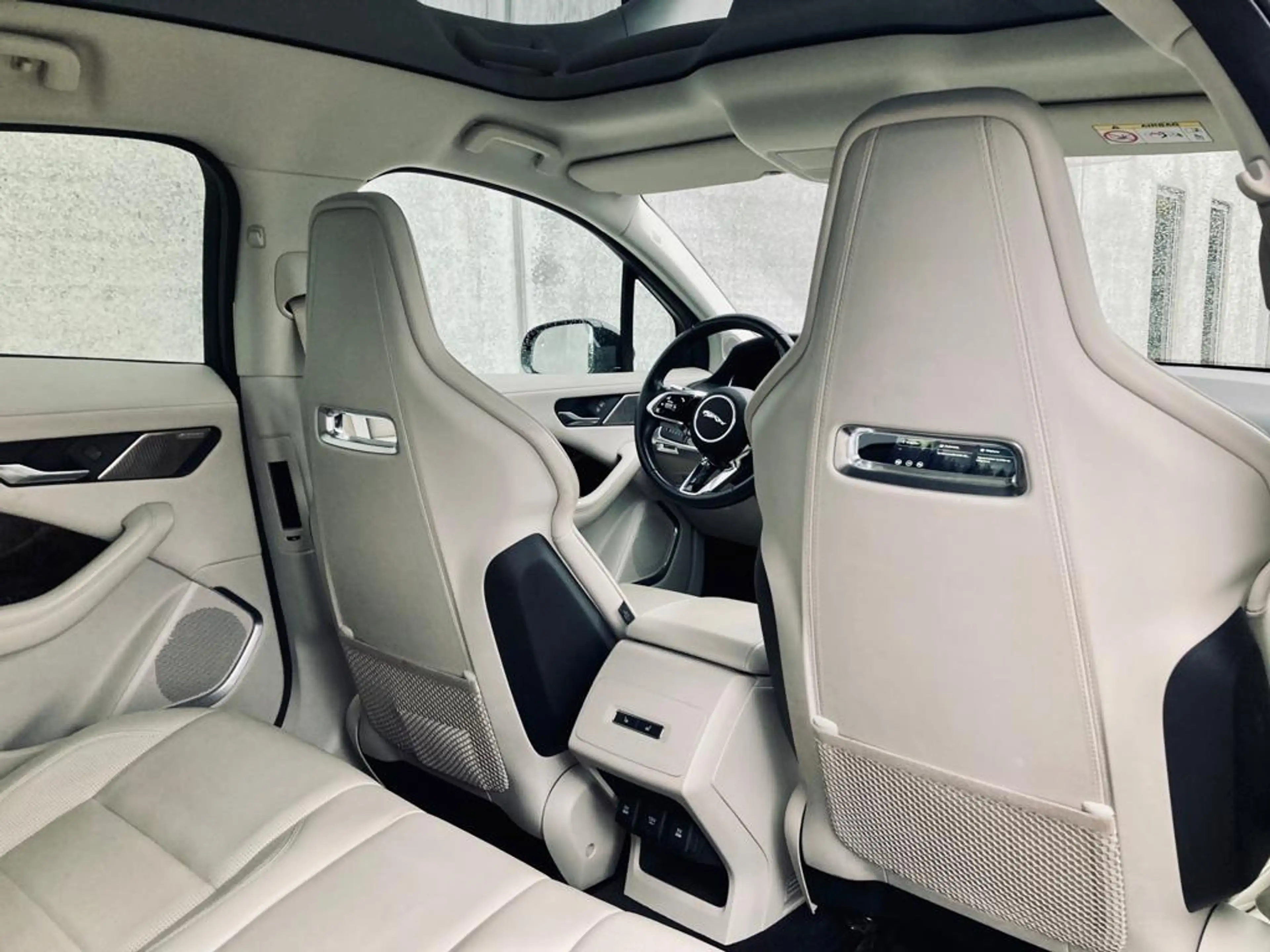 Jaguar I-Pace HSE-Approved 24 mois-disponibl — photo 12