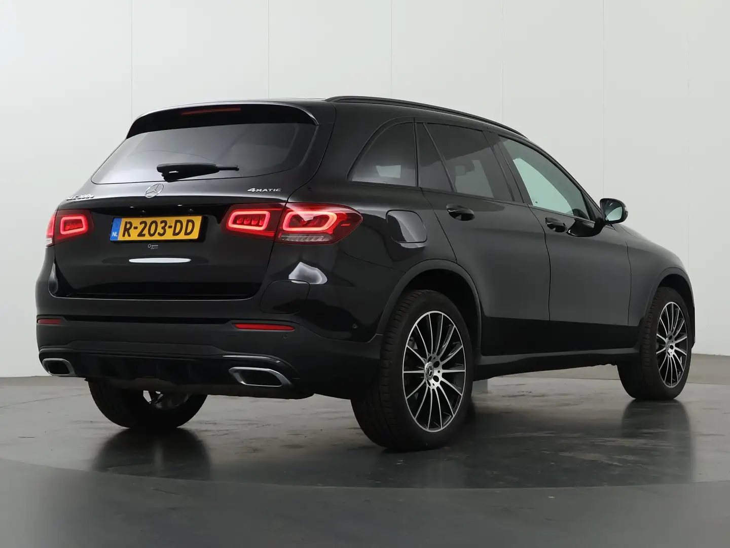 Mercedes-Benz GLC 300 300e 4MATIC Business Solution AMG | Night | 20" li Schwarz - 2