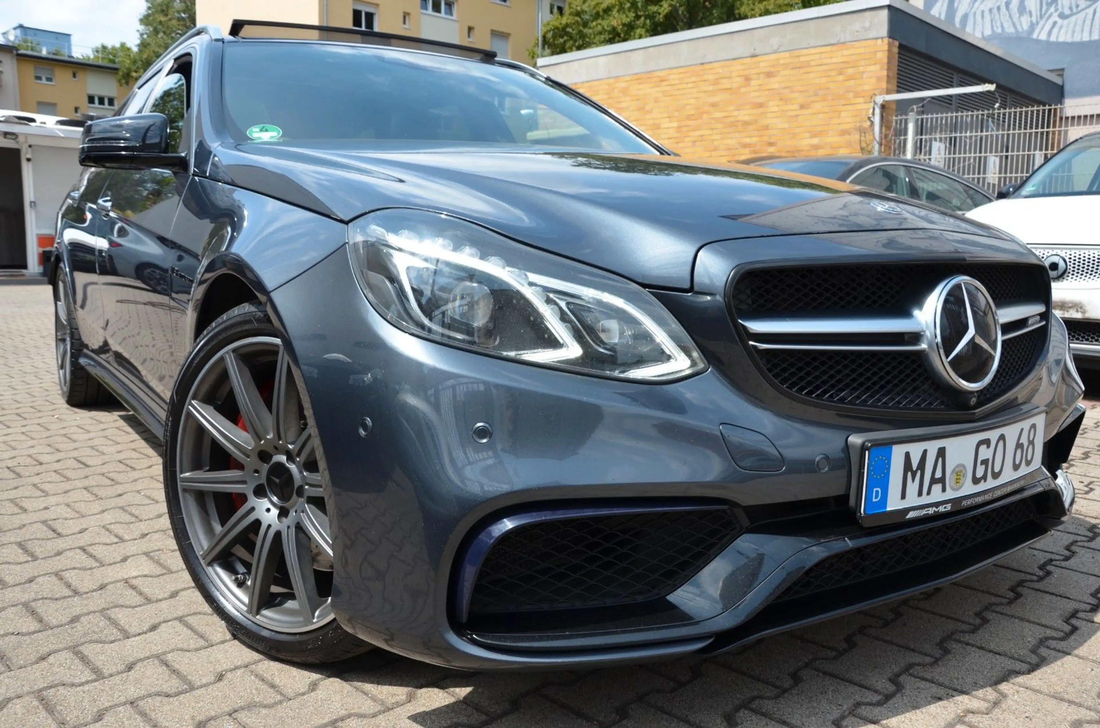 Mercedes-Benz E 63 AMG E 63 S AMG 4Matic Voll Ausstattung Sehr Sauber — photo 2