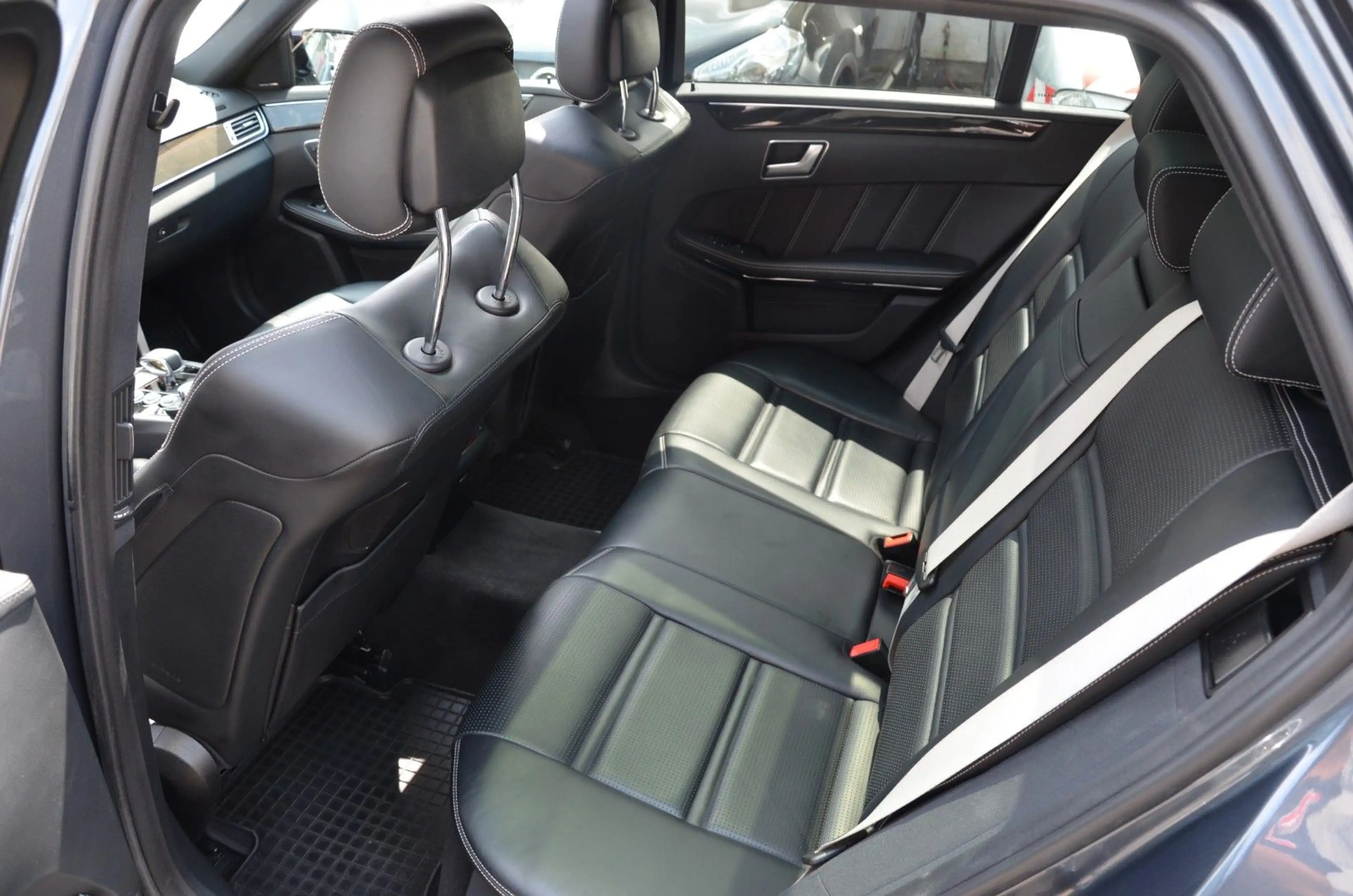 Mercedes-Benz E 63 AMG E 63 S AMG 4Matic Voll Ausstattung Sehr Sauber — photo 28