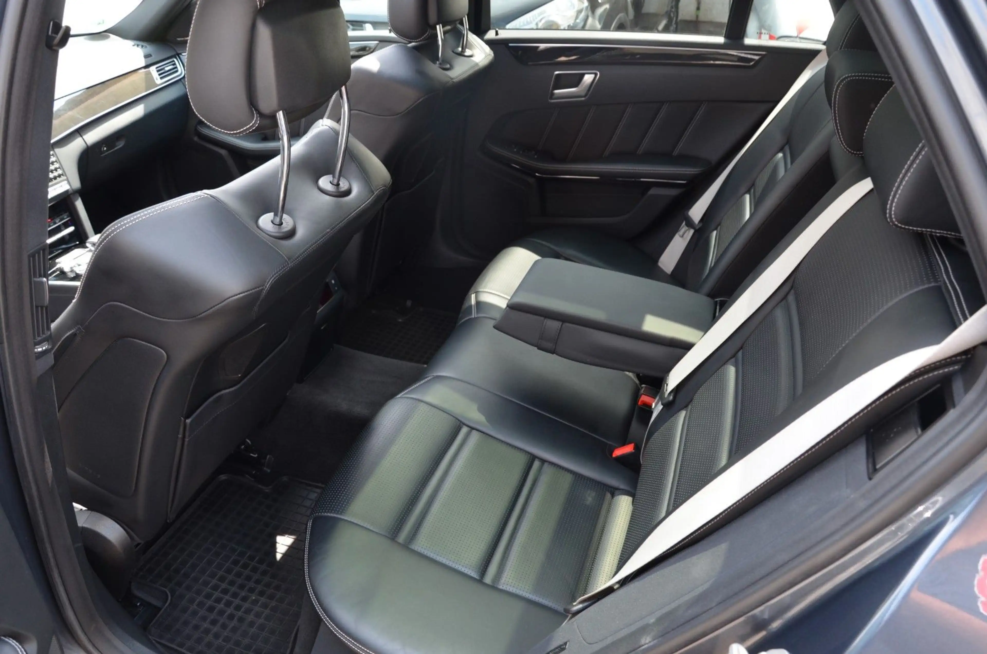 Mercedes-Benz E 63 AMG E 63 S AMG 4Matic Voll Ausstattung Sehr Sauber — photo 29