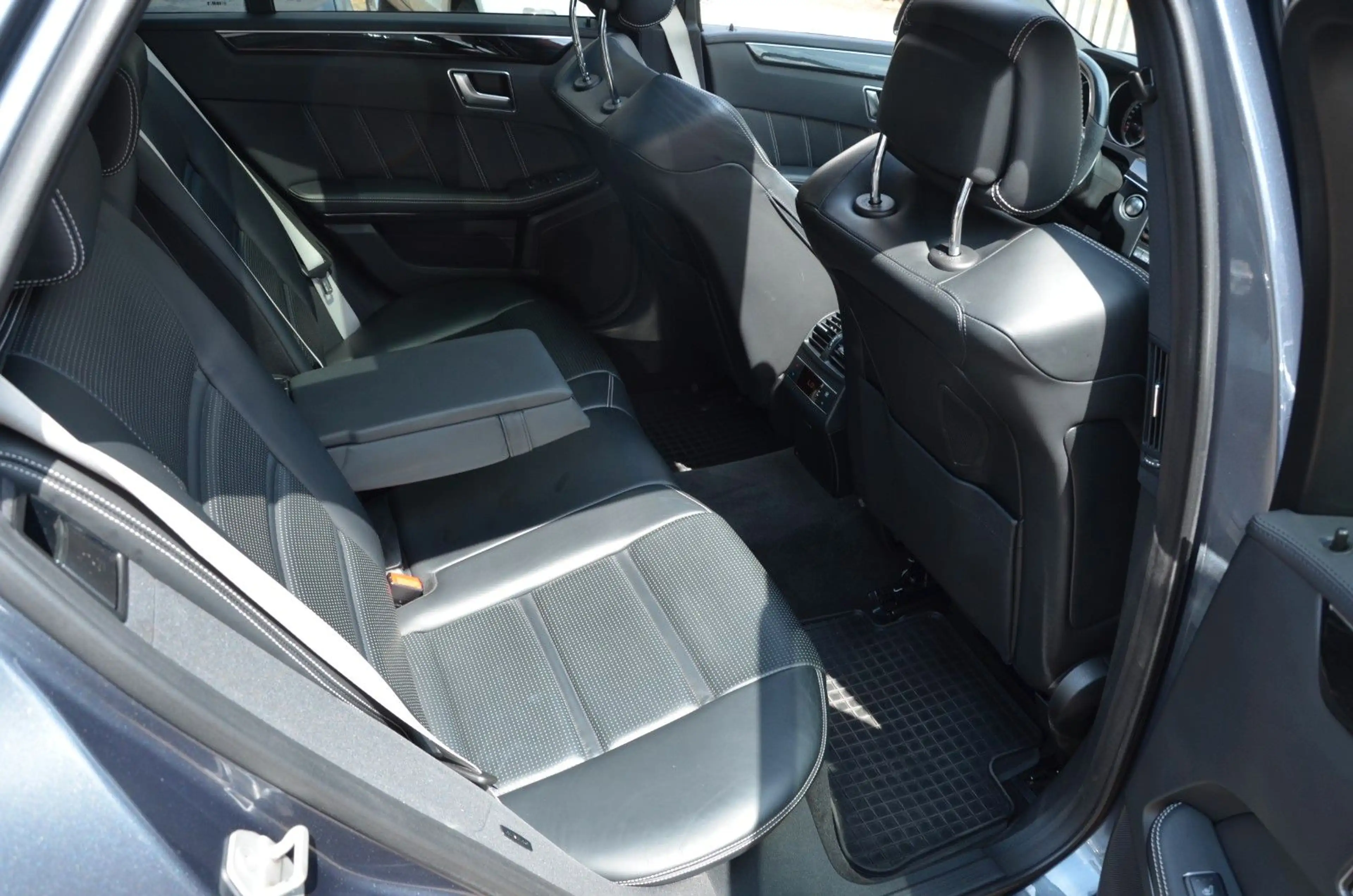 Mercedes-Benz E 63 AMG E 63 S AMG 4Matic Voll Ausstattung Sehr Sauber — photo 30