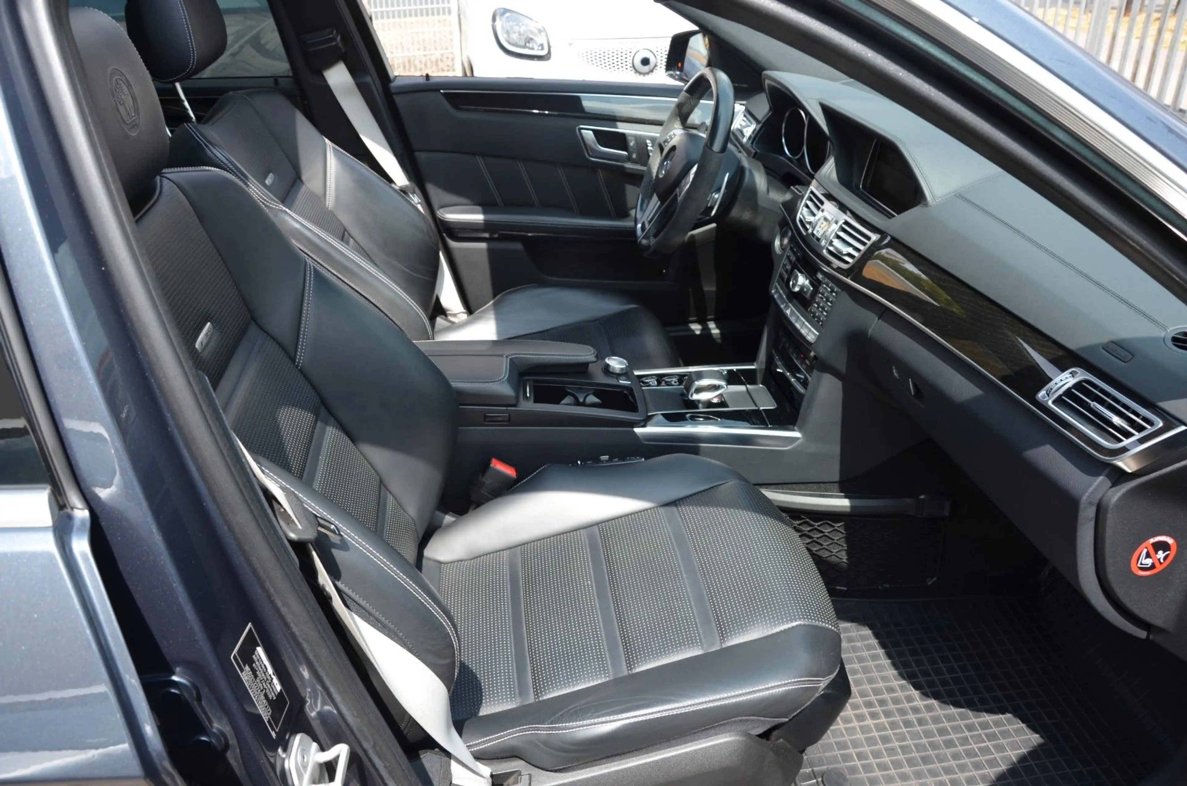 Mercedes-Benz E 63 AMG E 63 S AMG 4Matic Voll Ausstattung Sehr Sauber — photo 25