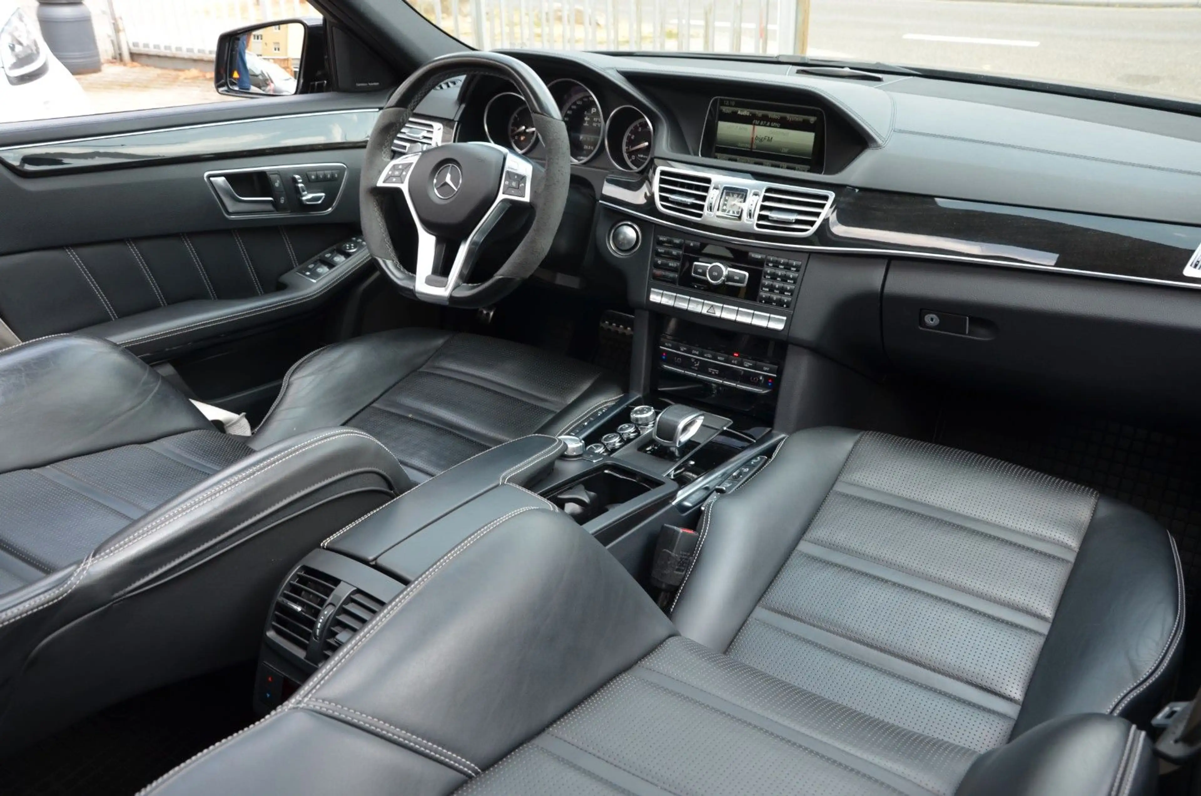 Mercedes-Benz E 63 AMG E 63 S AMG 4Matic Voll Ausstattung Sehr Sauber — photo 19
