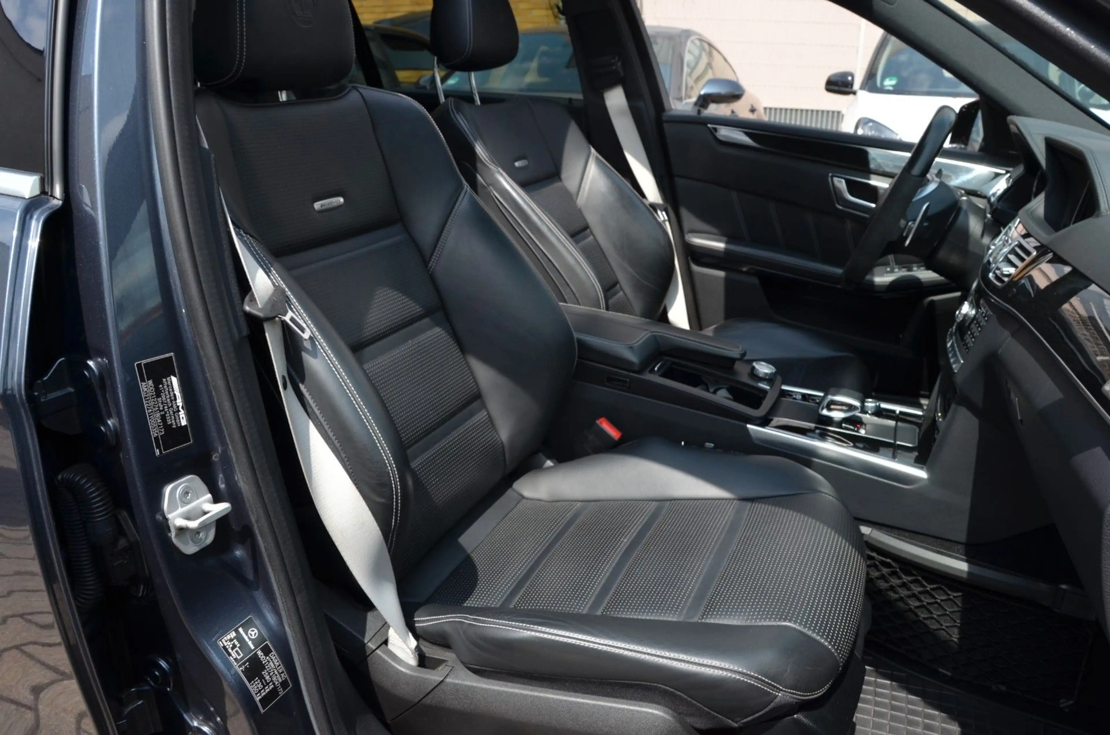 Mercedes-Benz E 63 AMG E 63 S AMG 4Matic Voll Ausstattung Sehr Sauber — photo 26