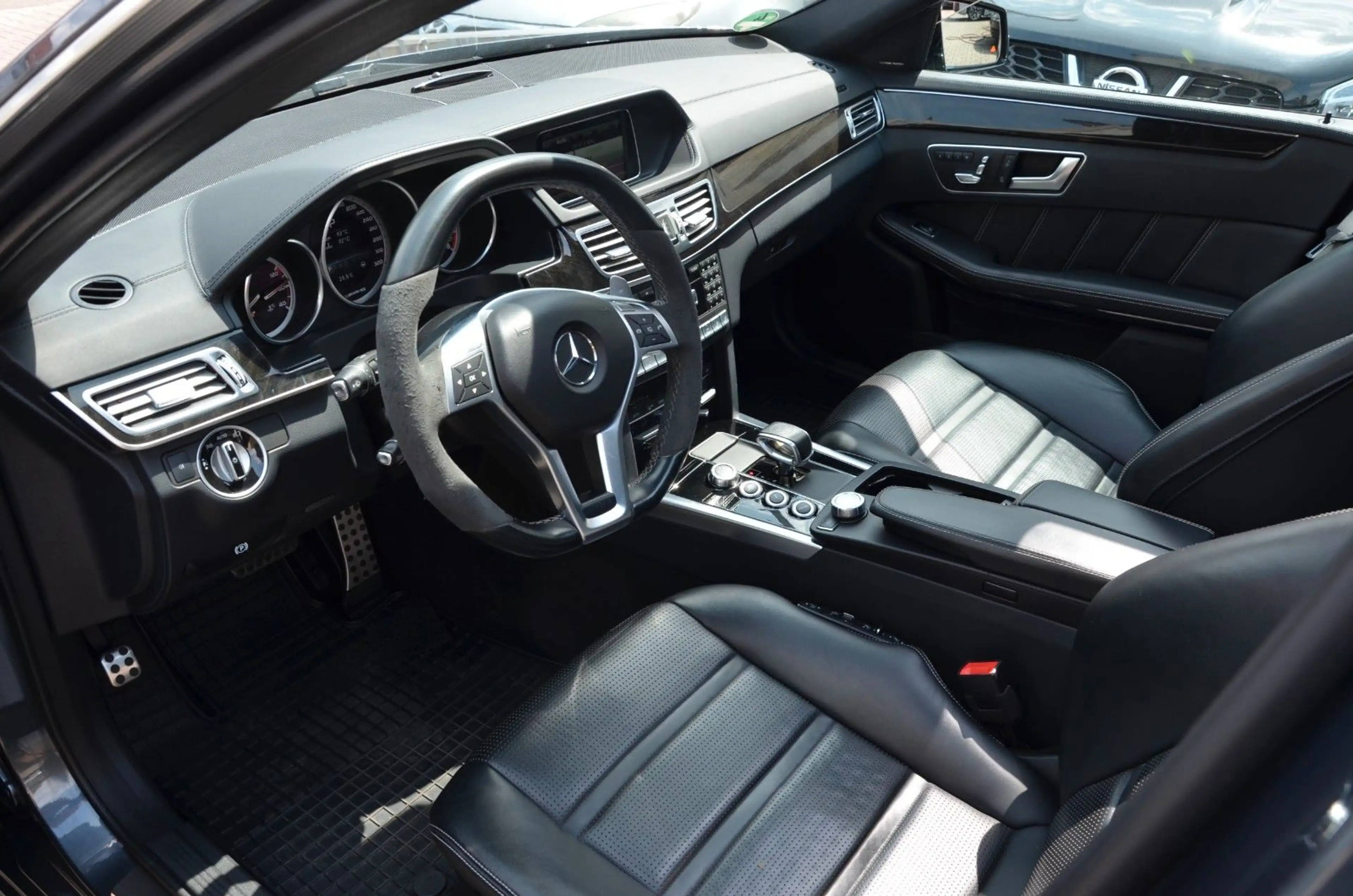 Mercedes-Benz E 63 AMG E 63 S AMG 4Matic Voll Ausstattung Sehr Sauber — photo 20