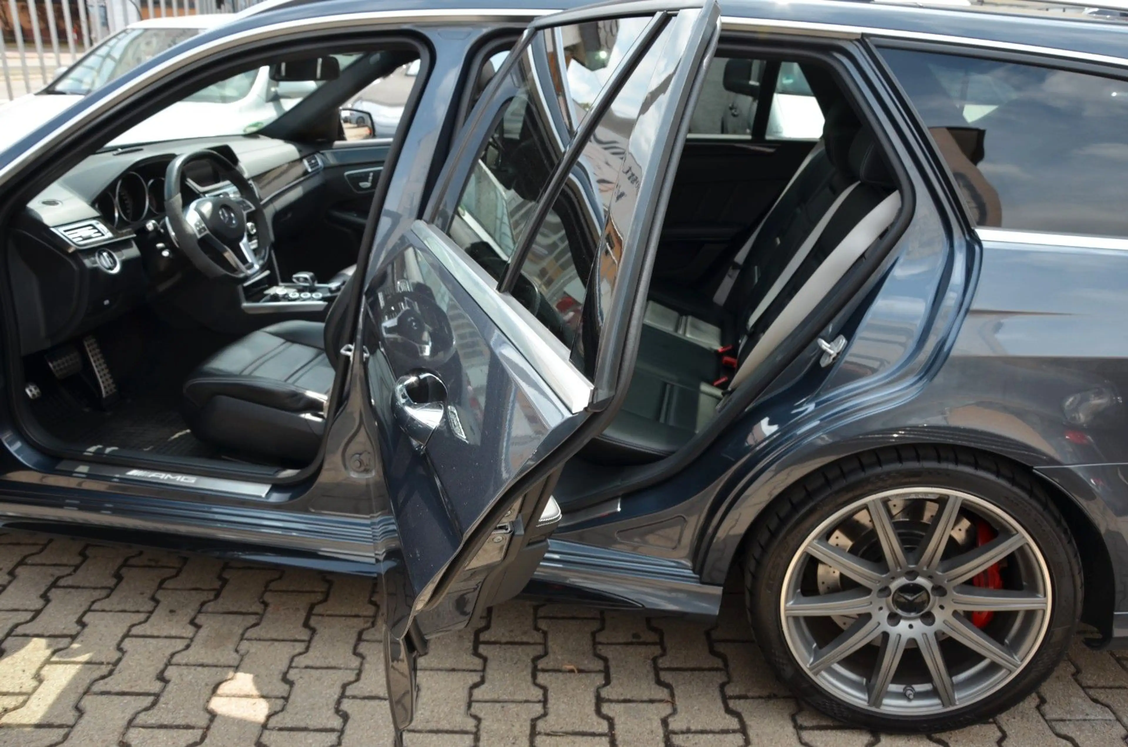 Mercedes-Benz E 63 AMG E 63 S AMG 4Matic Voll Ausstattung Sehr Sauber — photo 15