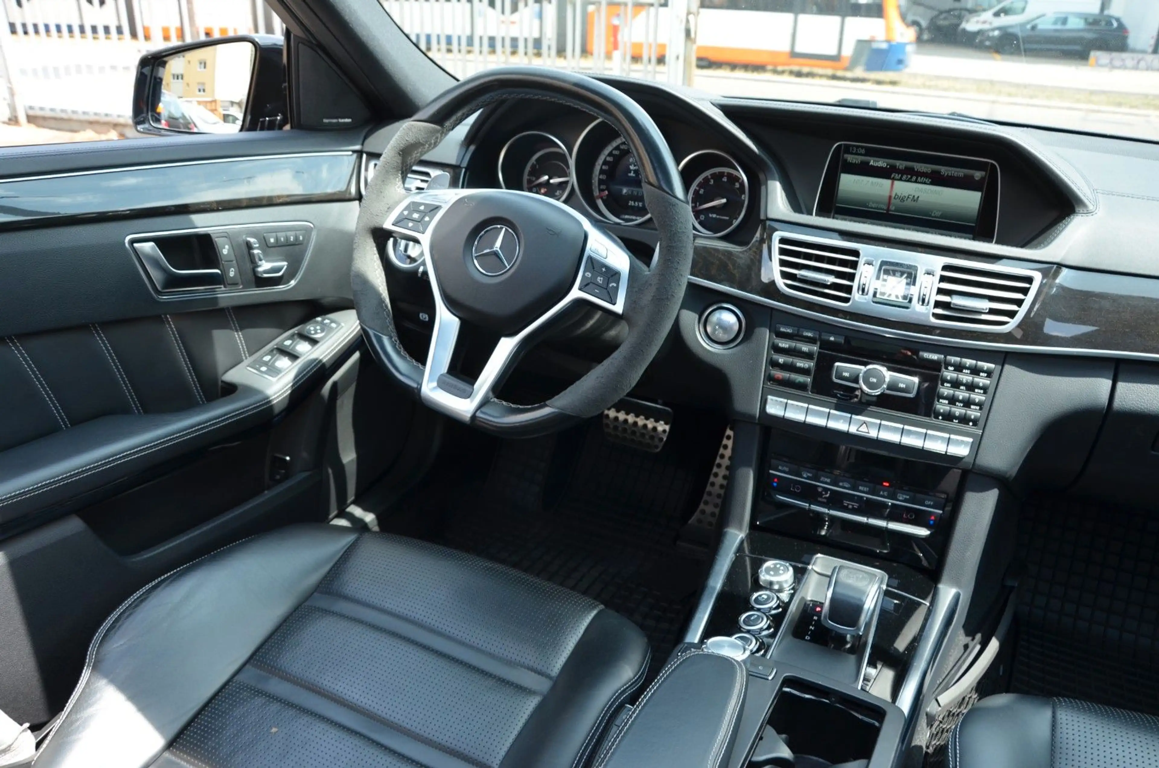 Mercedes-Benz E 63 AMG E 63 S AMG 4Matic Voll Ausstattung Sehr Sauber — photo 23