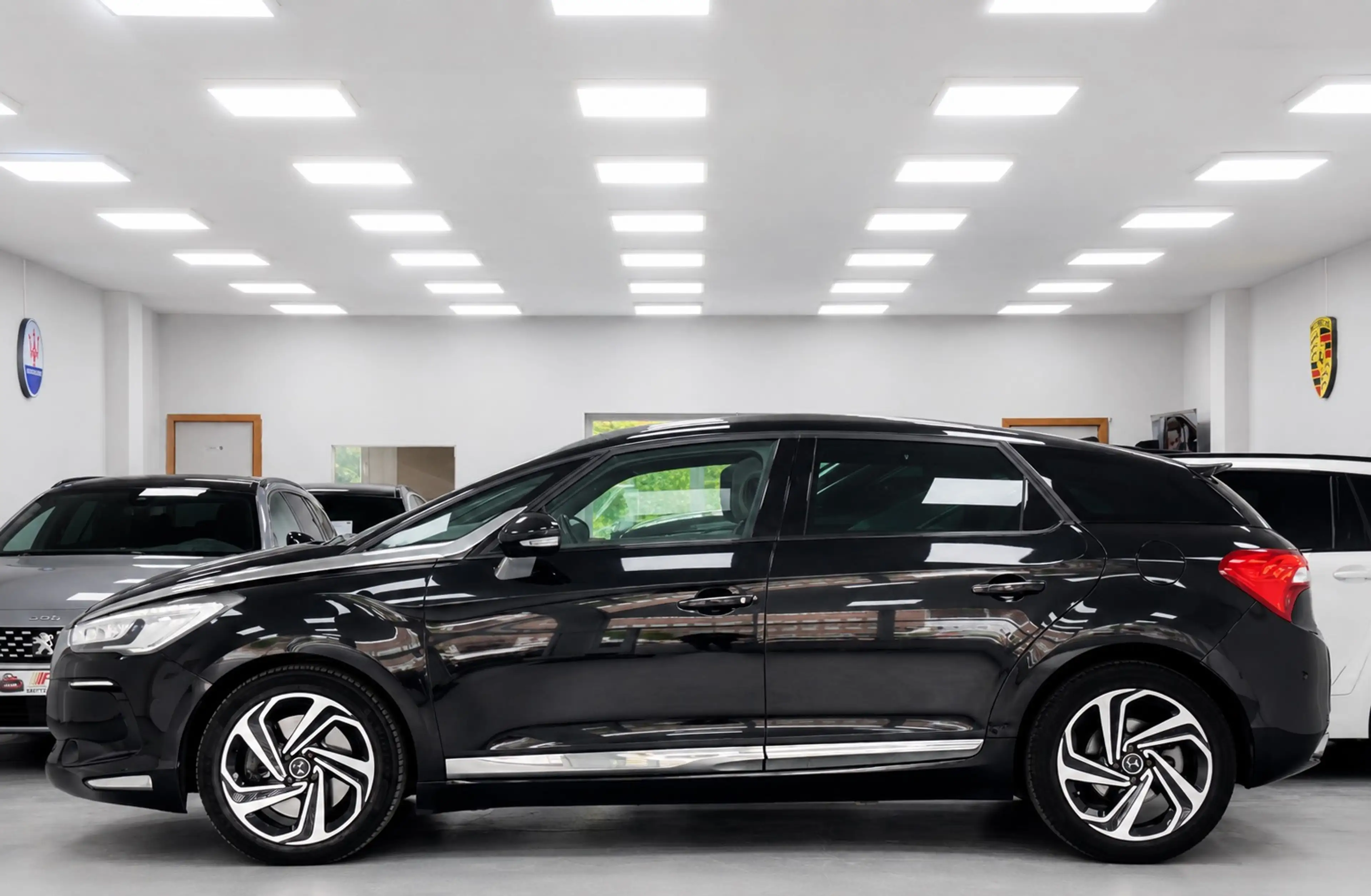 Citroen DS5 2.0 BlueHDi - GARANTIE 12 MOIS - AUTOMATIQUE - TOIT PANORAMIQUE - BI XENON - GPS - CAMERA - BLUETOOTH - — photo 5