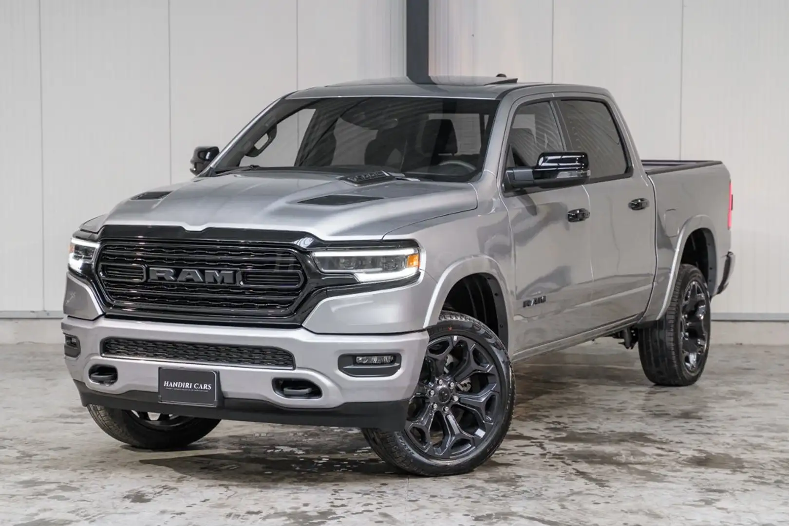 Dodge RAM New Limited € 69990 +ASH Night Edition Argent - 2