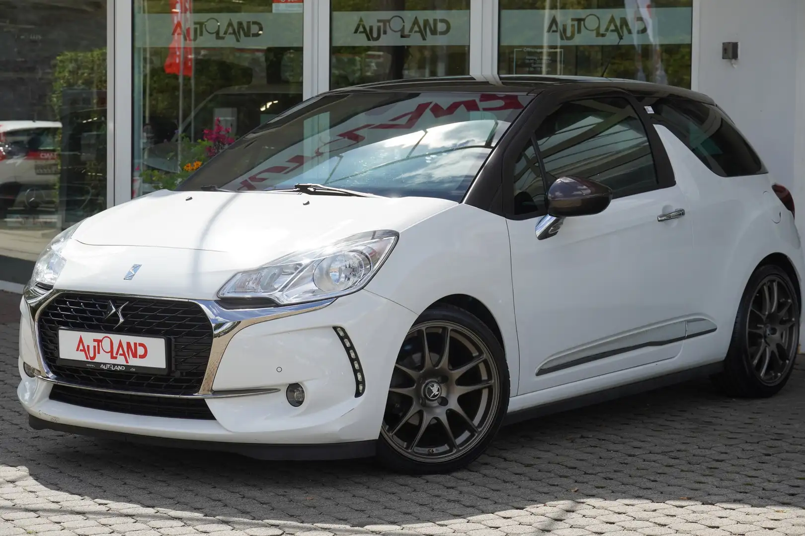 Citroen DS3 1.2 SoChic Navi Kamera Sitzheizung Alcantara Blanc - 2