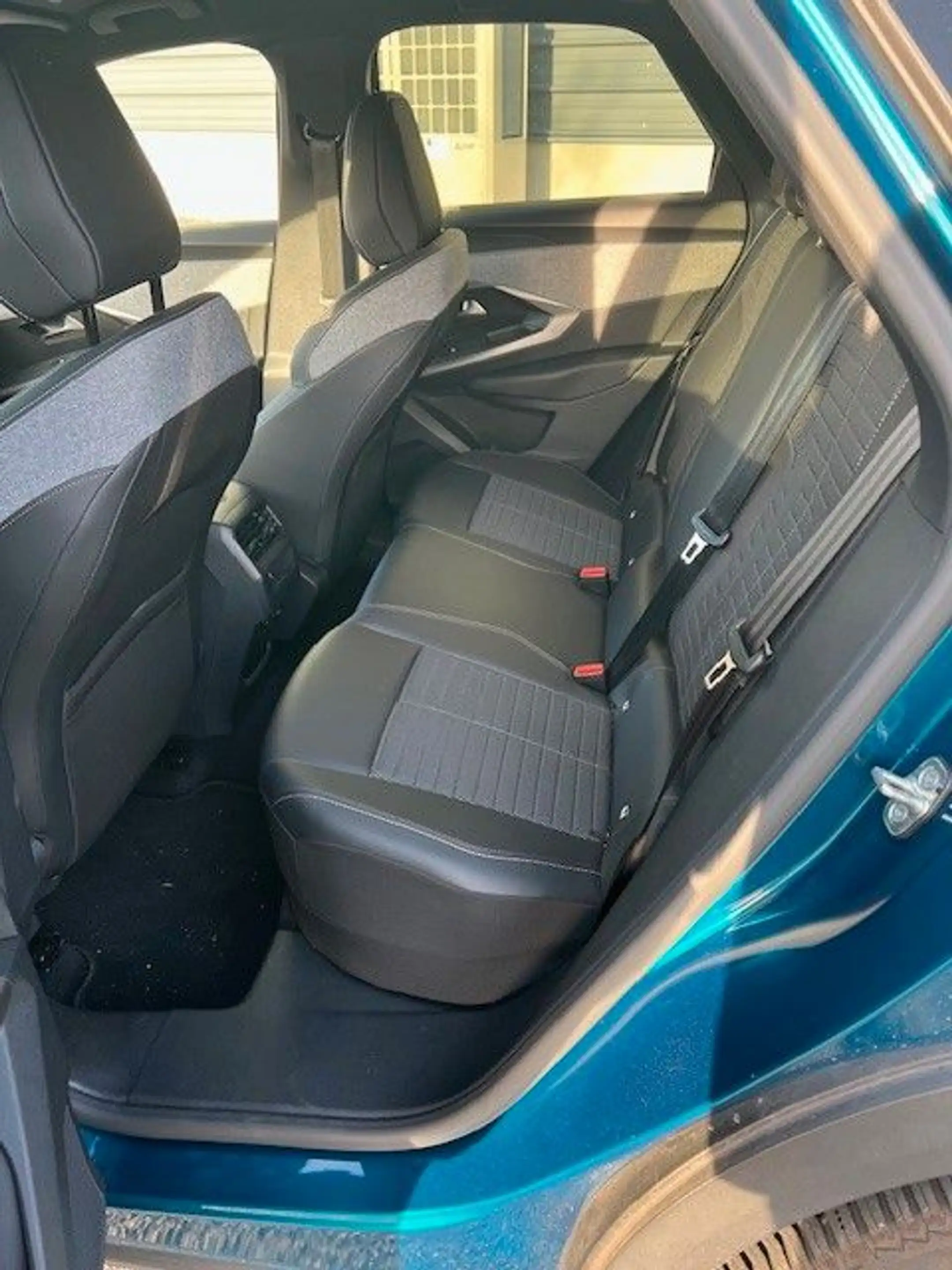 Peugeot 3008 Hybrid 136 Allure — photo 10