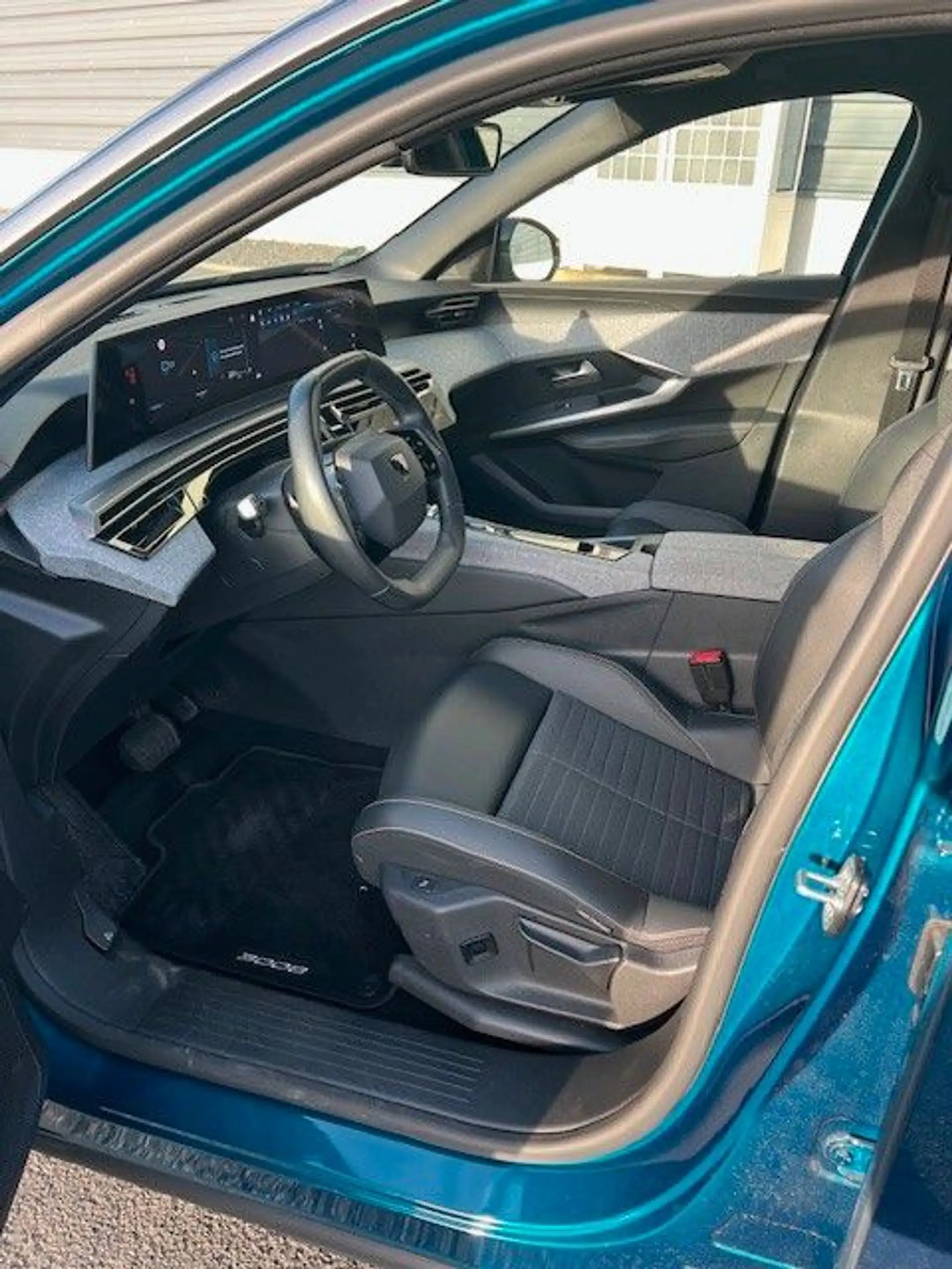 Peugeot 3008 Hybrid 136 Allure — photo 9