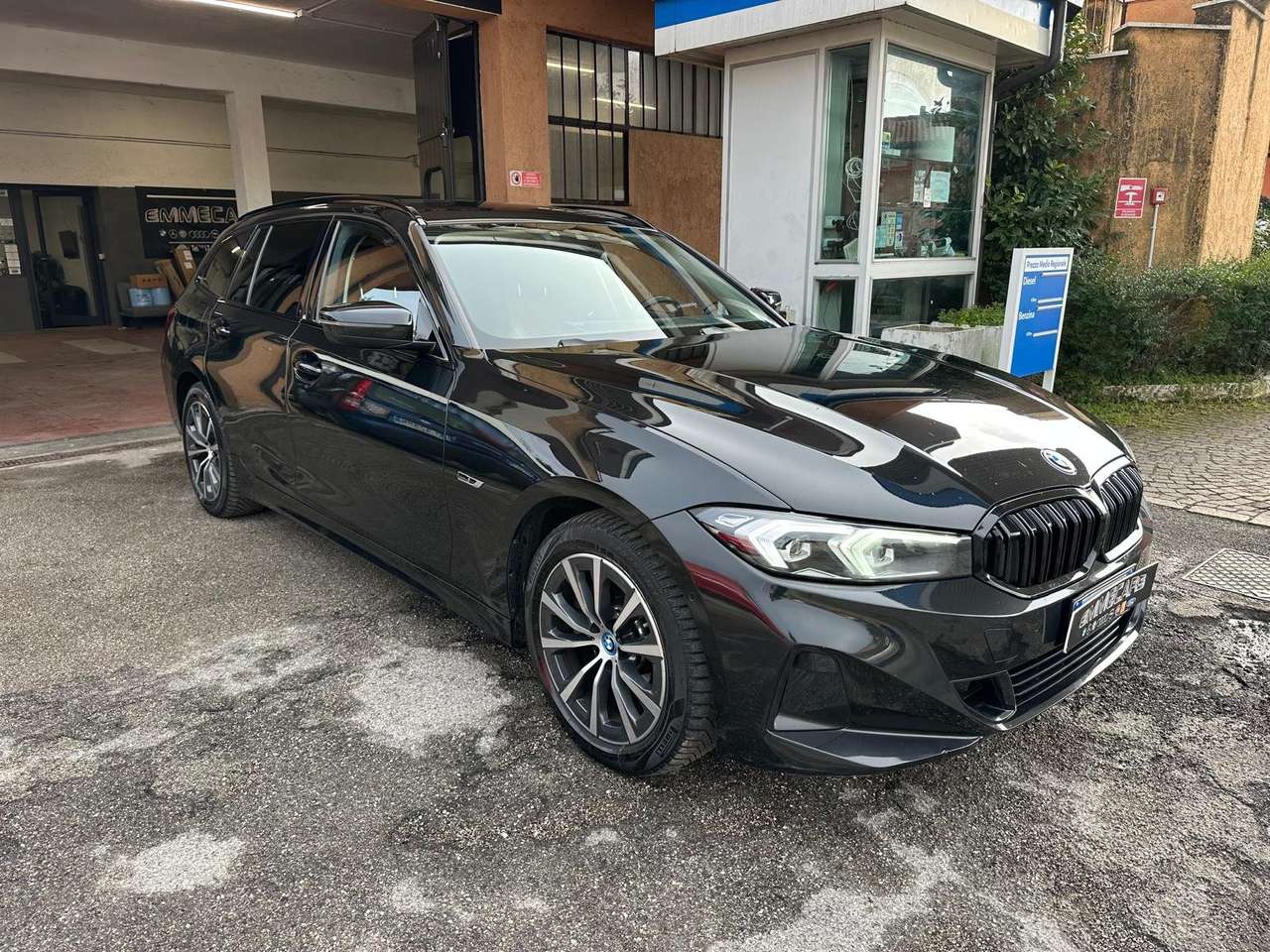 BMW 330 Serie 3 G21 2022 Touring 330e Touri auto 184 CV