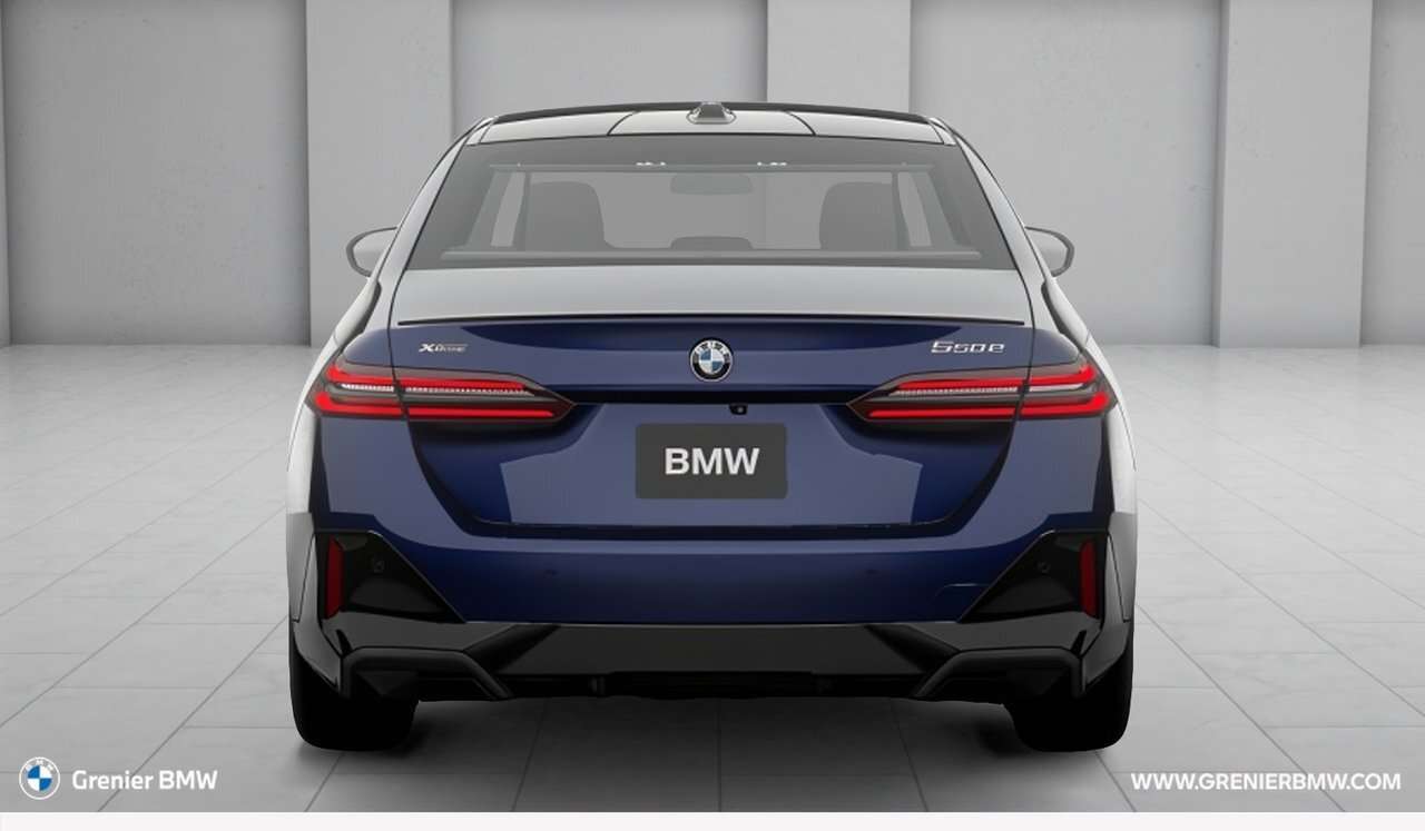 2027 BMW 5 Series 550e xDrive — photo 1