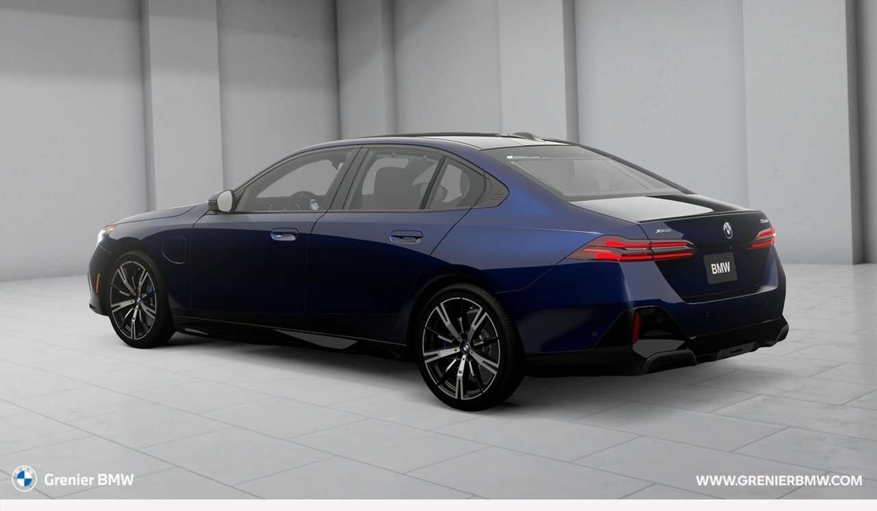 2027 BMW 5 Series 550e xDrive — photo 1