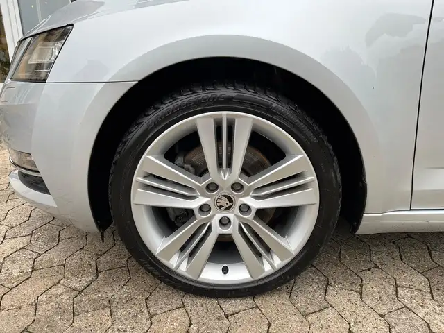 Skoda Octavia view 8