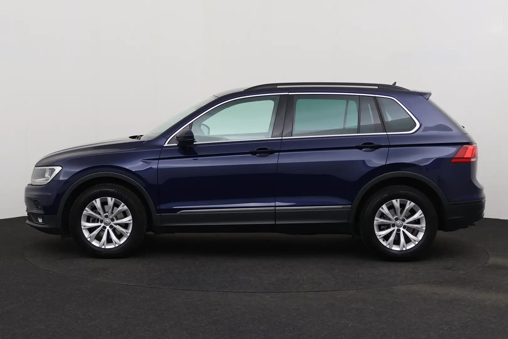 Volkswagen Tiguan COMFORTLINE 2.0TDI SCR + GPS + CARPLAY + PDC + CRU - 2