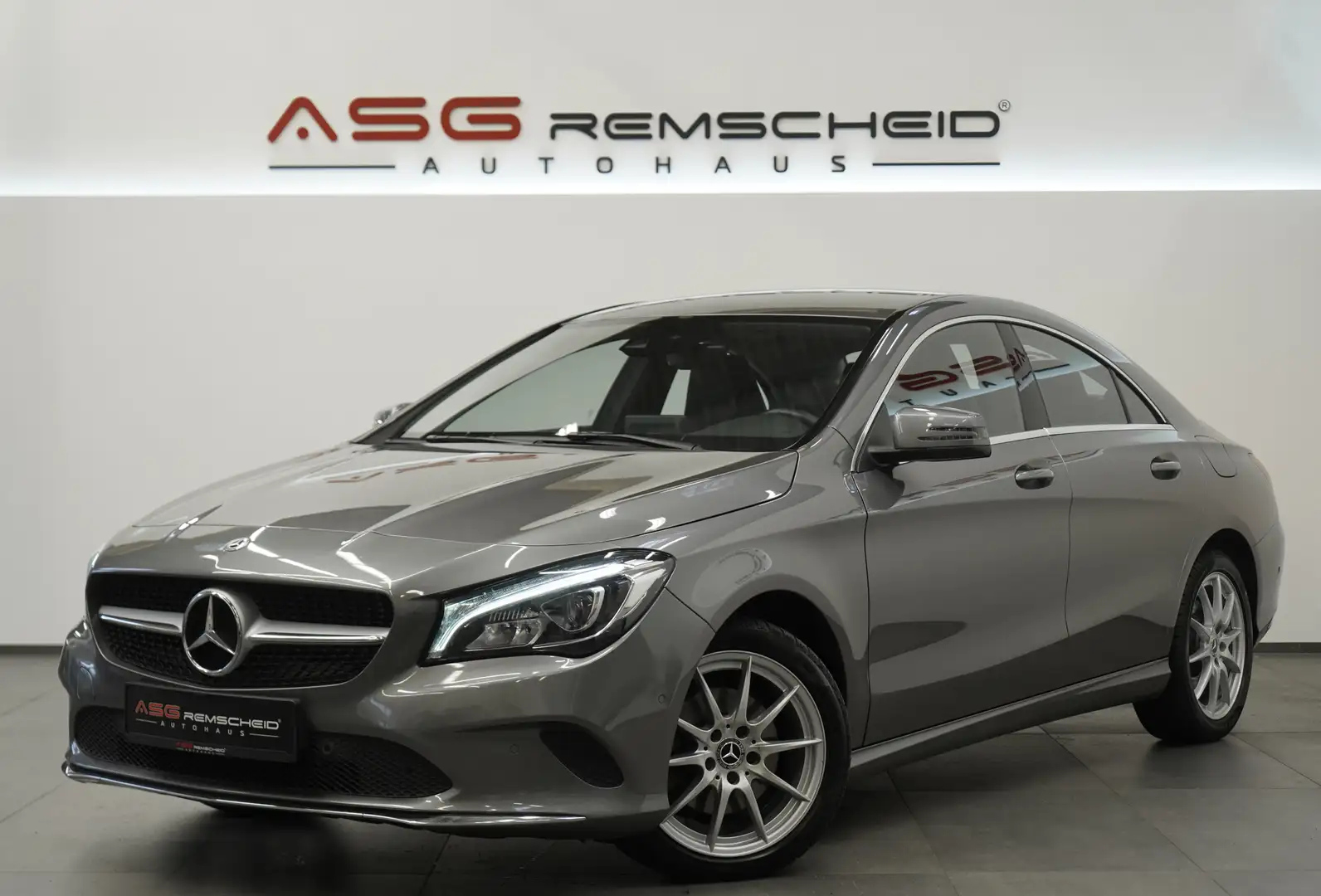Mercedes-Benz CLA 200 d *Kamera *SHZ *Standhzg *Navi *Klima Grau - 1