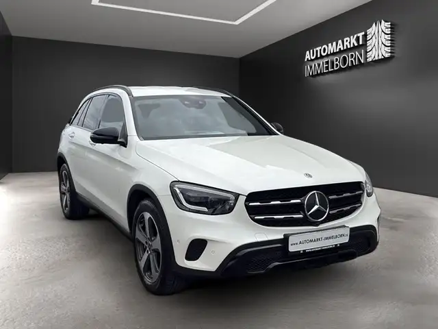 Mercedes-Benz GLC view 2