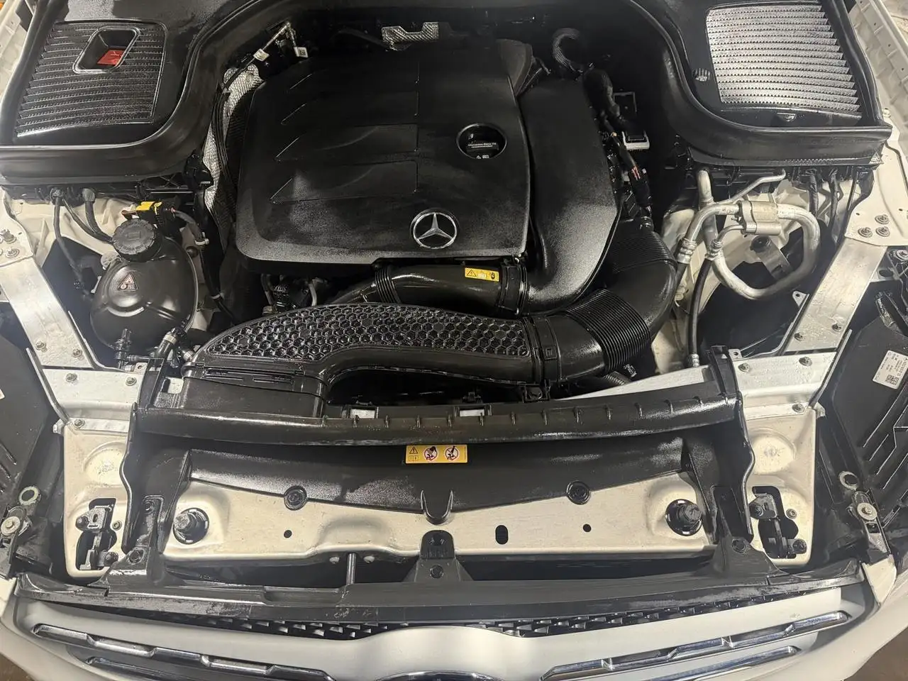 Mercedes-Benz GLC снимка Mercedes-Benz GLC
