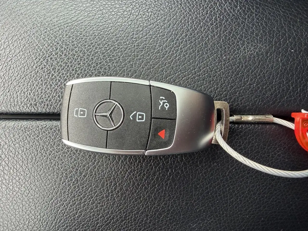 Mercedes-Benz GLC снимка Mercedes-Benz GLC