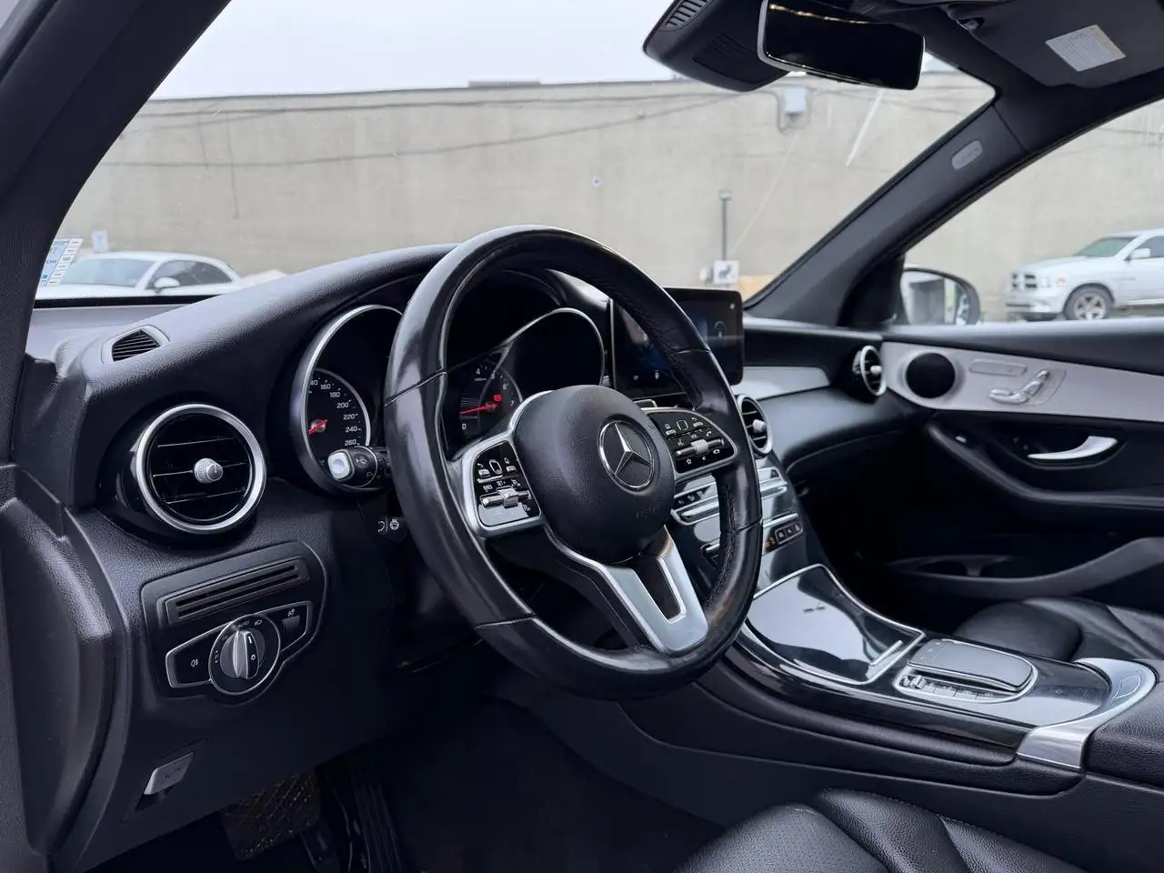 Mercedes-Benz GLC снимка Mercedes-Benz GLC